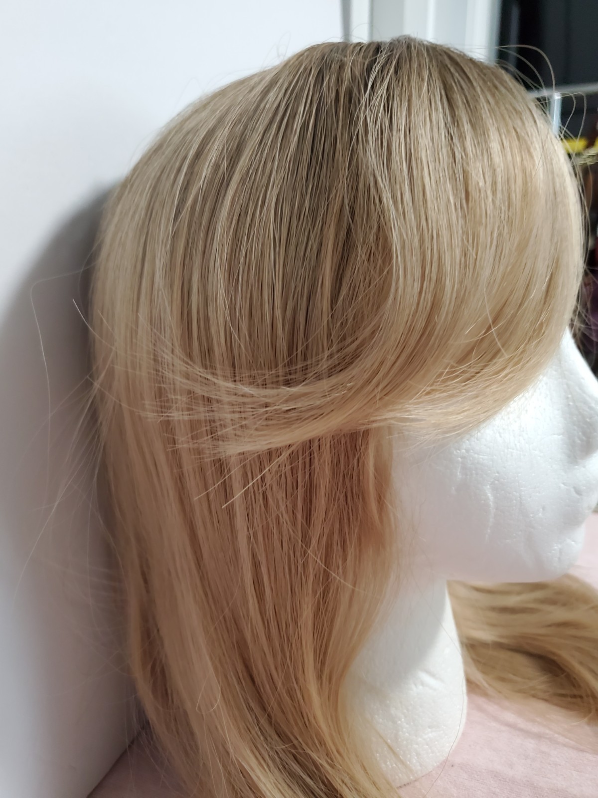 Layered Wavy Wig Light Brown to Blonde – Soft Waves – Adjustable Straps 23″ Long