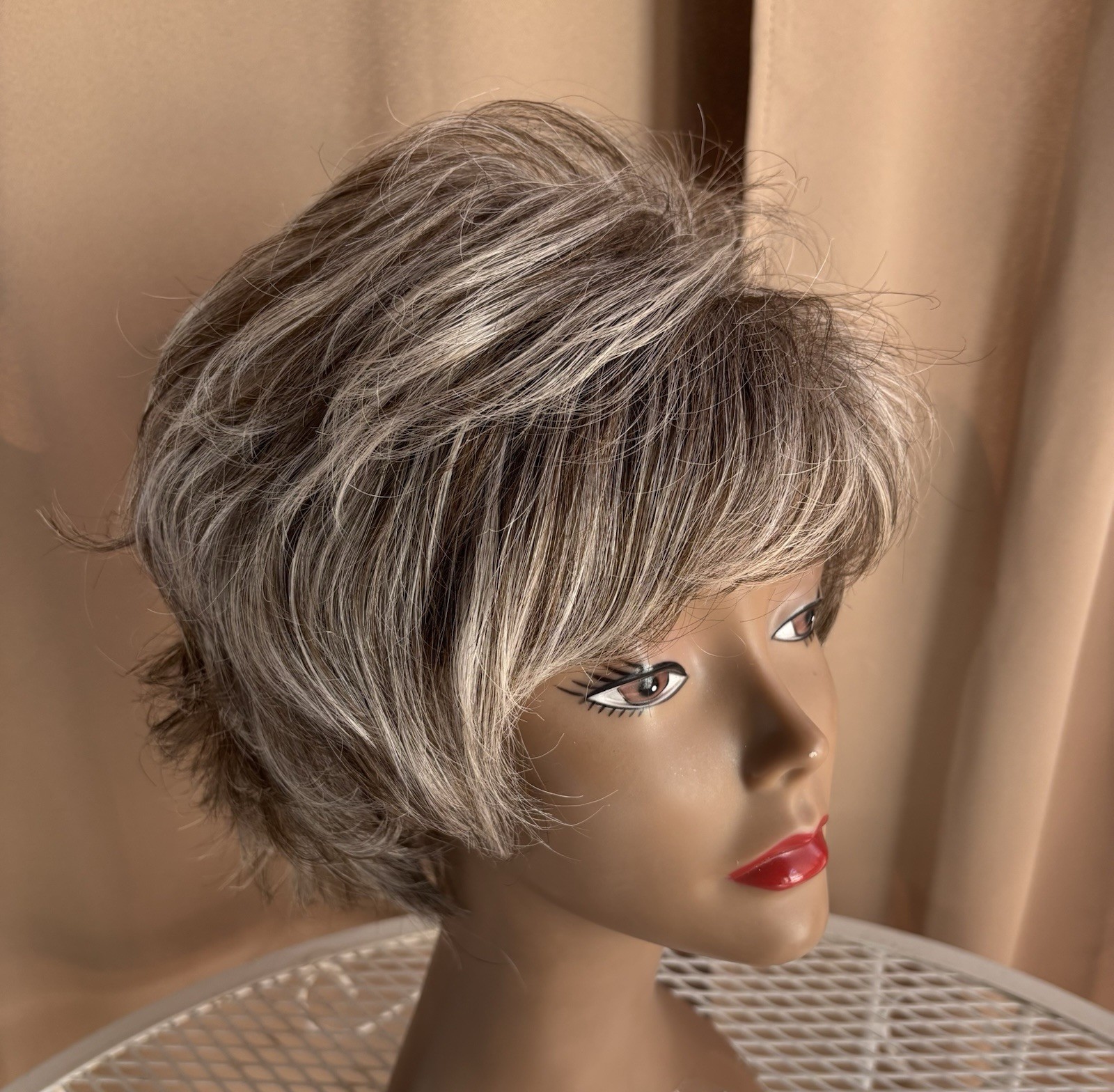 Cute Synthetic Wig From TWC Statements Ash Brown Blonde Hilites Sz Average Z-19