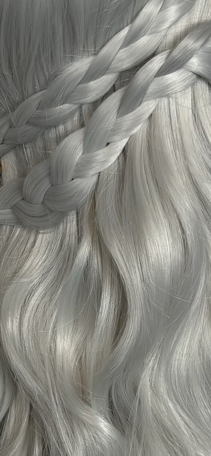 NEW Beautiful Wavy 21” Long Wig White Platinum Braids Size Large/Average New D-2