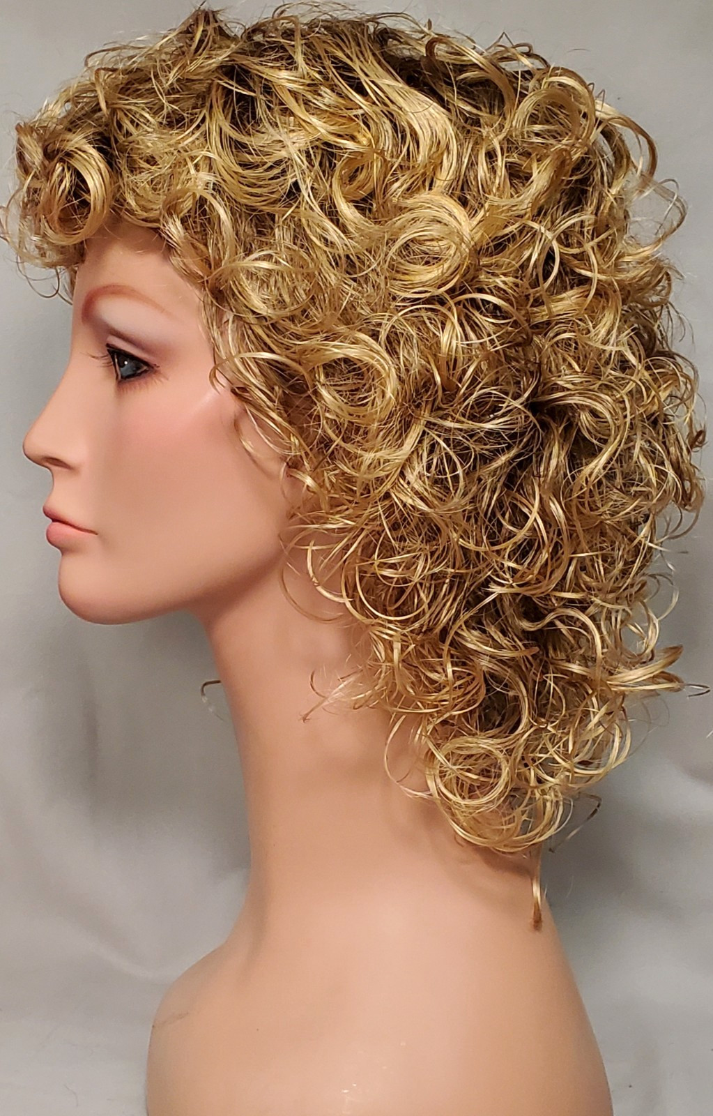 Kapri Tony of Beverly synthetic curly wig Color 24BT18 NWOT display