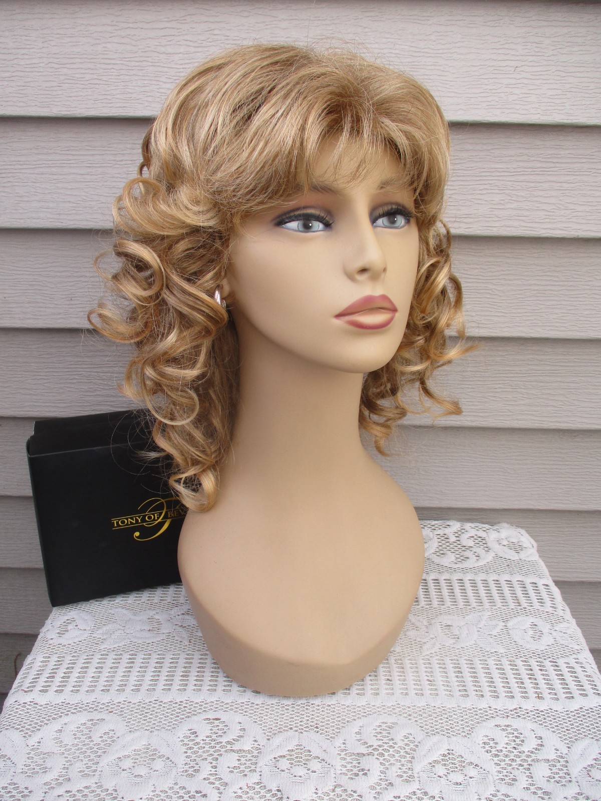 Tony of Beverly Wig MANHATTAN Color MALIBU BLONDE Curly Style UNWORN ?