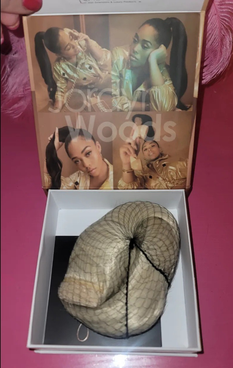 JORDYN WOODS EASILOCKS THE PONYTAIL HAIR HEAT RESISTANT 22″ PLATINUM BLONDE