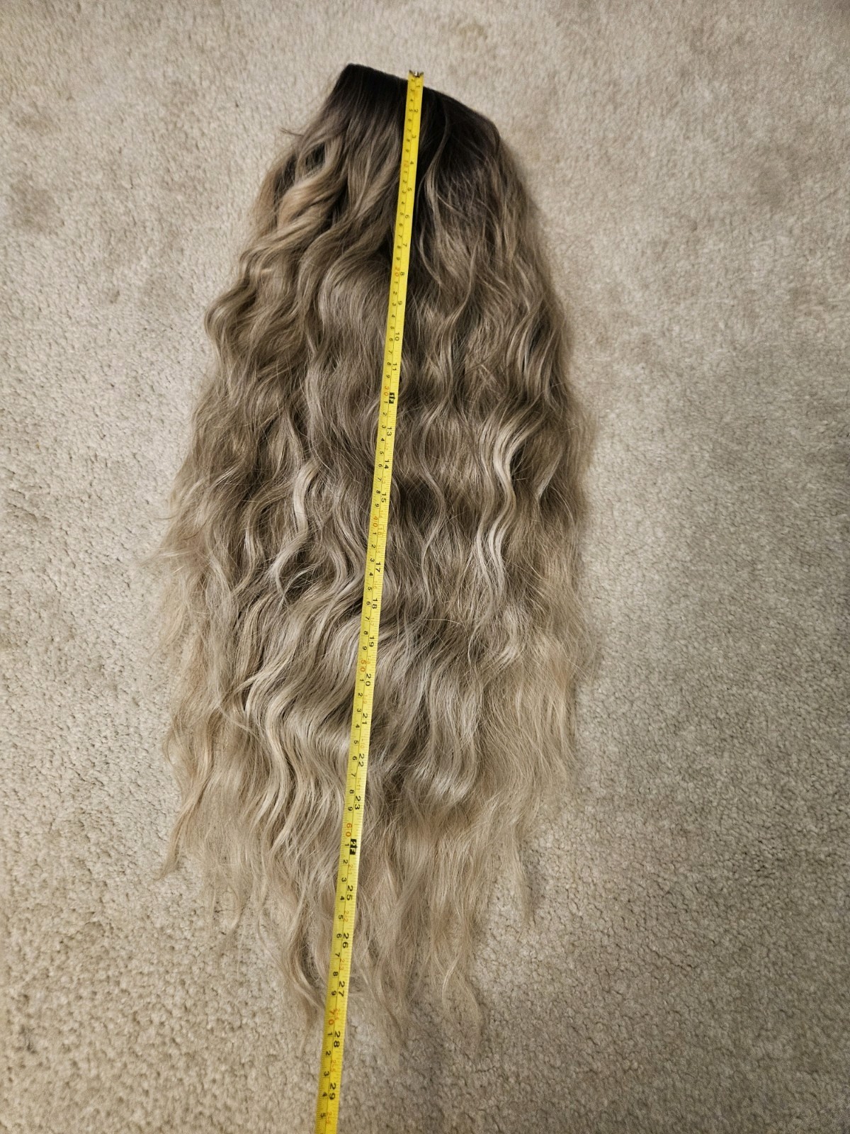 NEW Beige Blonde Ombre Highlights Long WAVY Layered Wig Voluminous