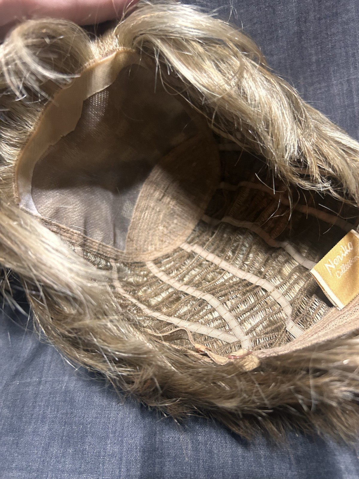 Wig, synthetic hair Spring Honey Model 1651 Madison