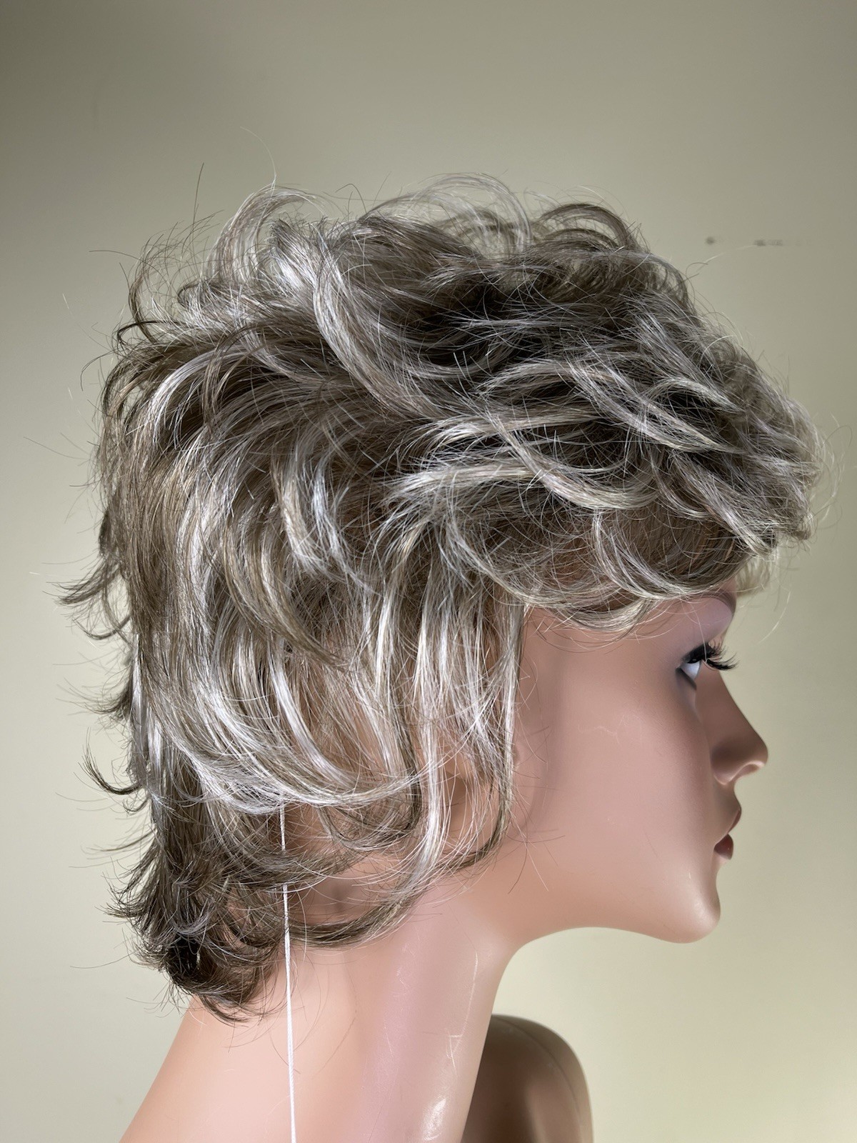 Vintage TWC Basics Synthetic “Stella” Wig NWT Size Average 17/101 Platinum Frost