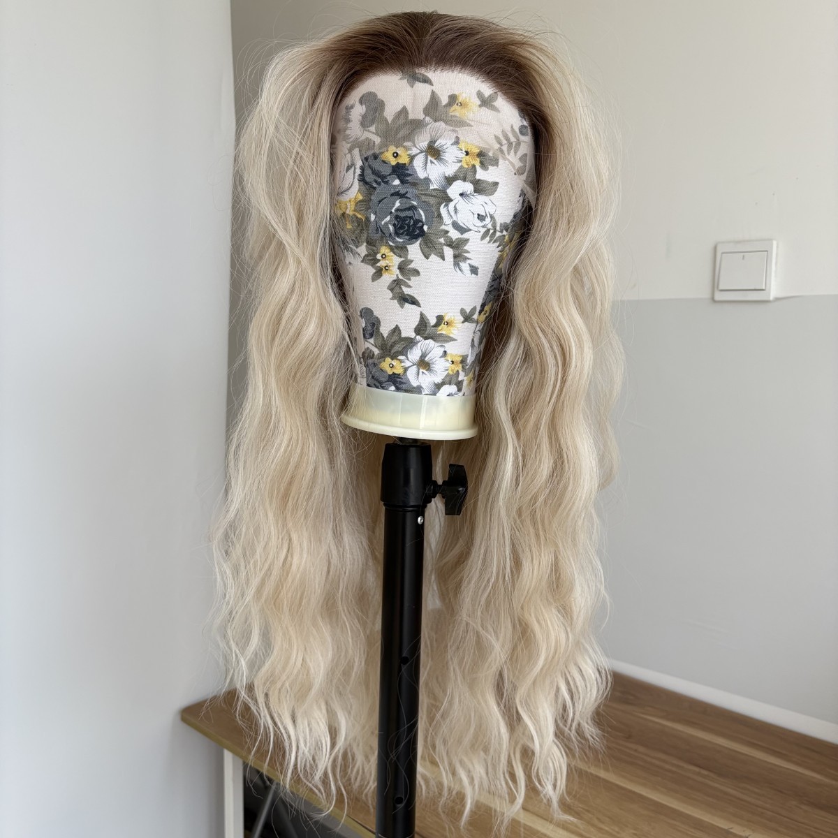 Synthetic Hair Heat Resistant Natural Highlight Blonde Long Wavy Lace Front Wig