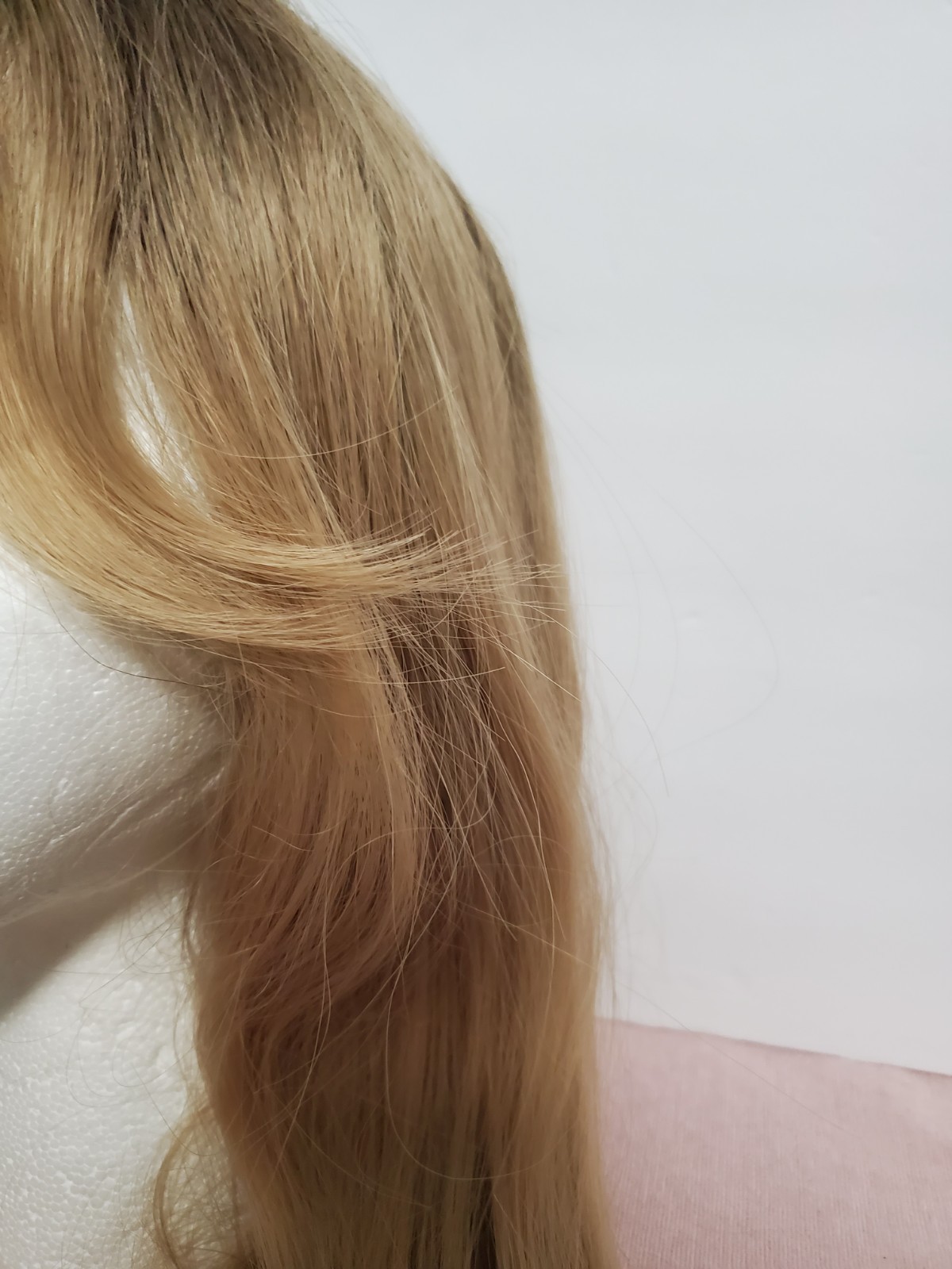 Layered Wavy Wig Light Brown to Blonde – Soft Waves – Adjustable Straps 23″ Long