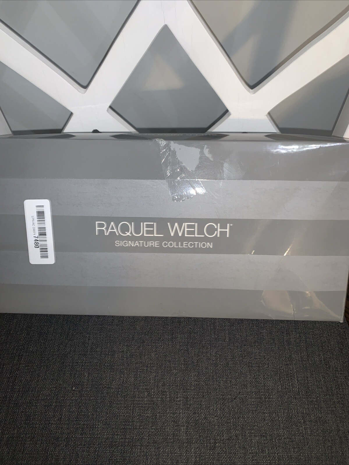 Raquel Welch Hair U Wear Bob Wig Average Rl14/22 Pale GoldWheat