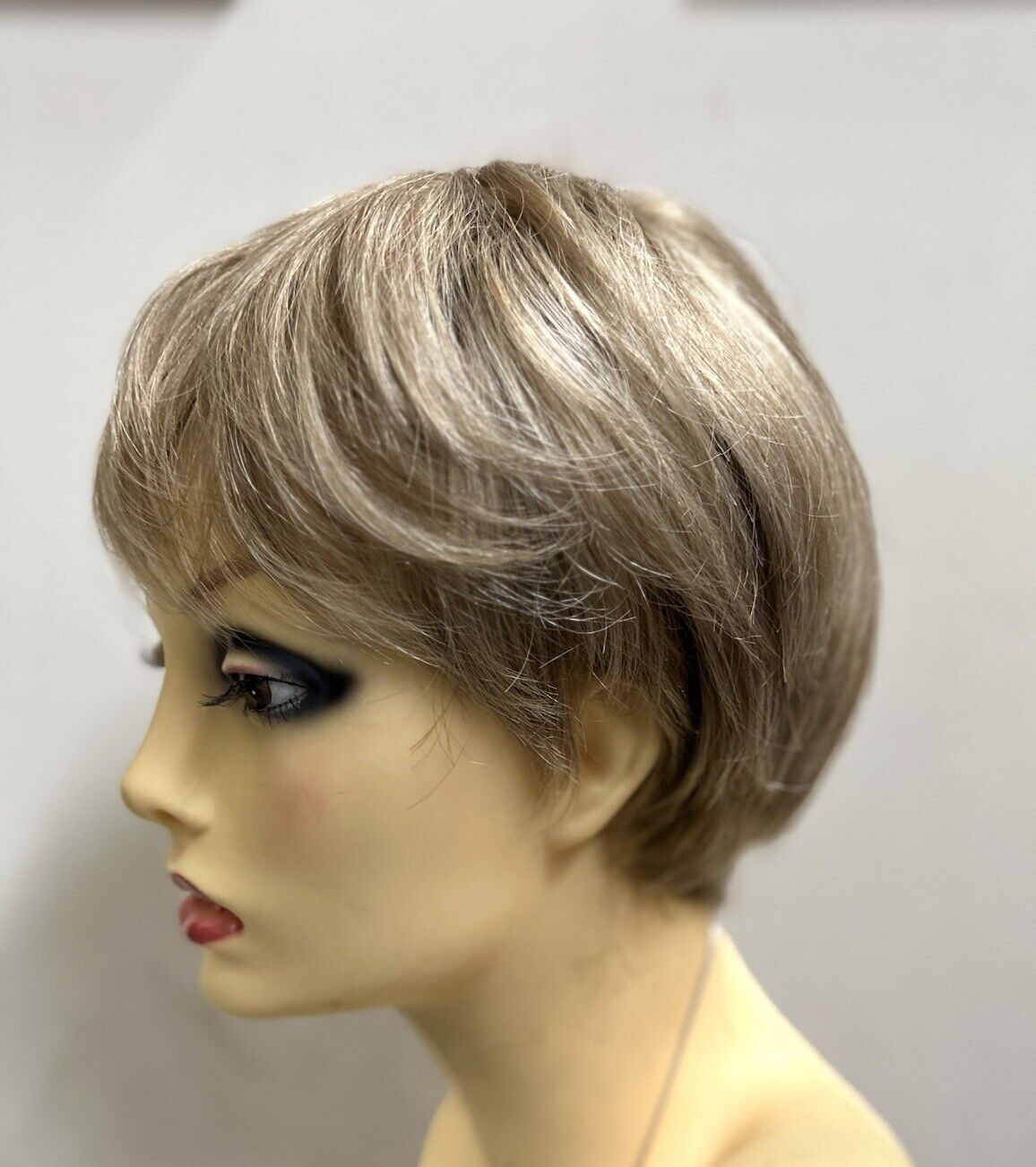 SIMPLY CLASSIC WIG-GABOR-GL16/27SS BUTR BISCUIT-Short Boy cut easy to wear+Style