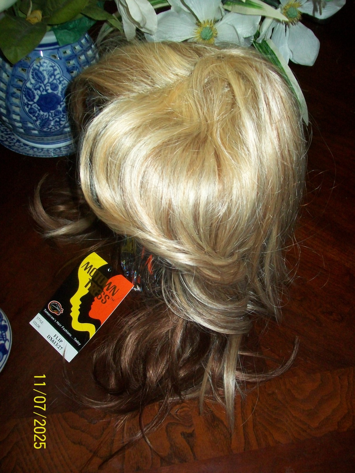 NWT~MOTOWN TRESS FLIP Wig RL27/6- Heat Resistant Fiber Full 20wig Ombre two tone
