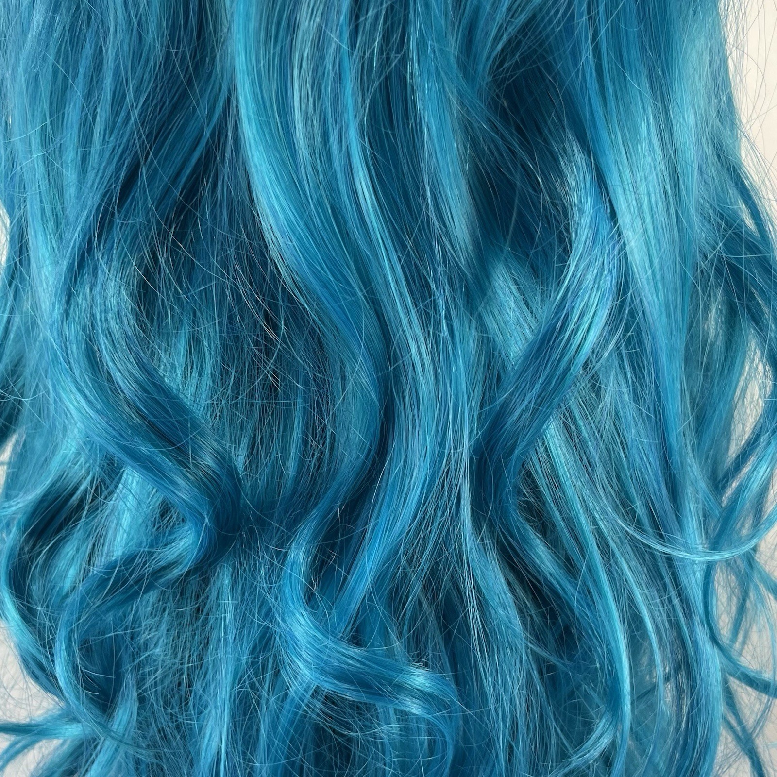 Nayoo Long Ombre Blue/Teal Wig 26″ Wavy Synthetic Heat Resistant Middle Part