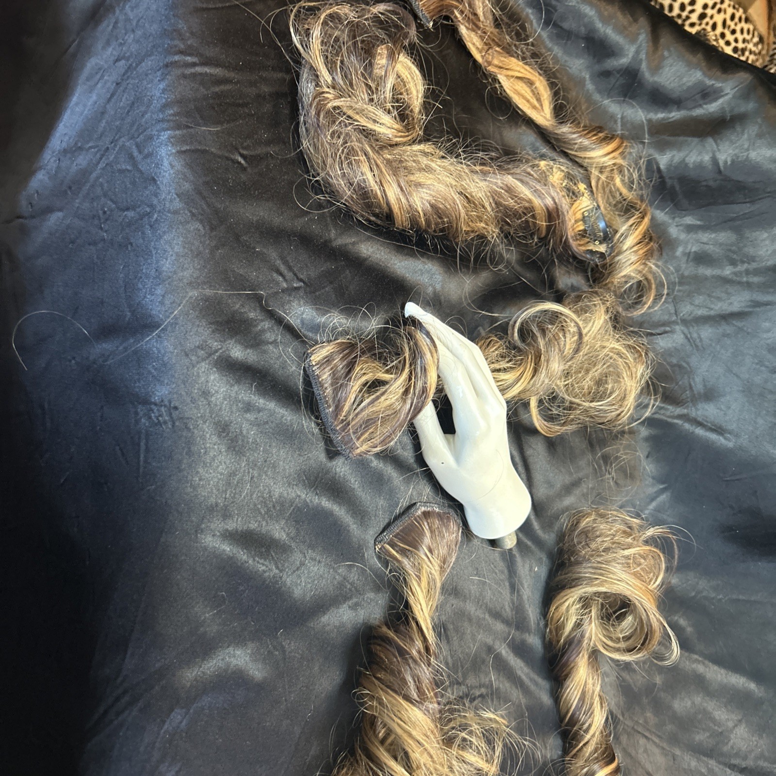 Lot Clip In Hair Extensions Brunette Blonde Streaks 24” Long 5 Clip In Pieces
