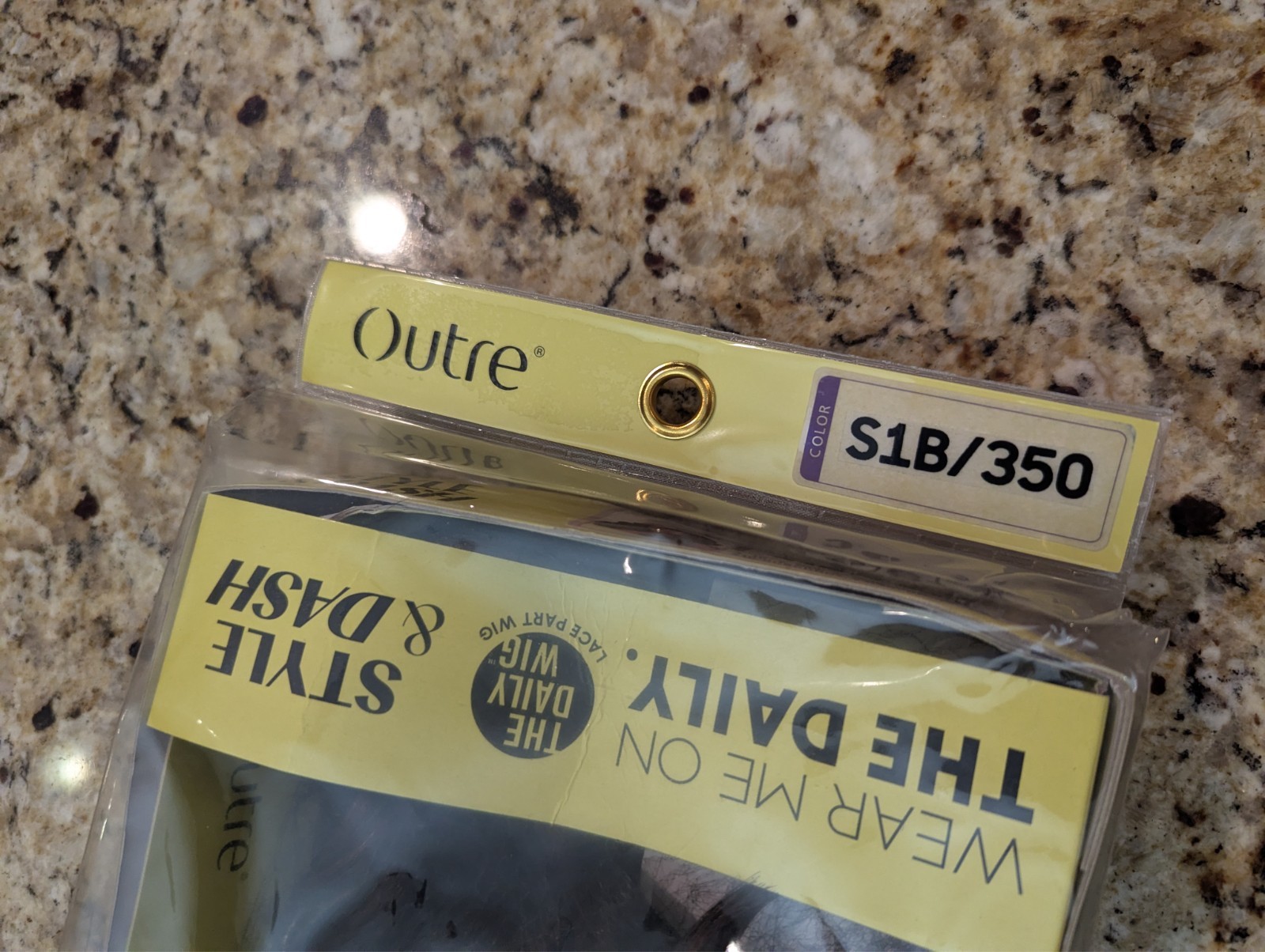 Outre The Daily Wig 18″ Style & Dash Wavy Daily 11 (S1B/350) Brown Red Highlight