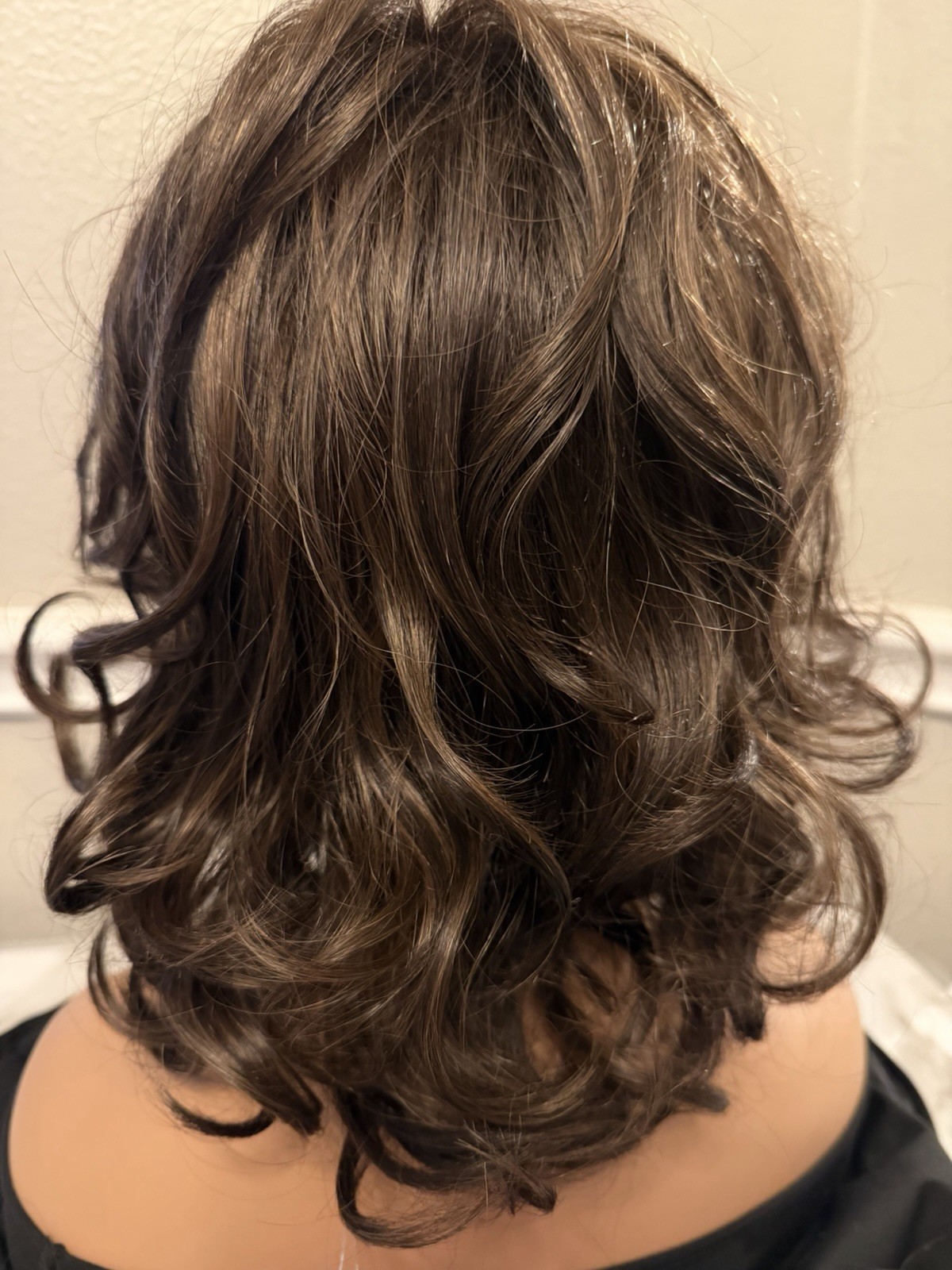 Tressallure Casual curls 8R Wig. NWT