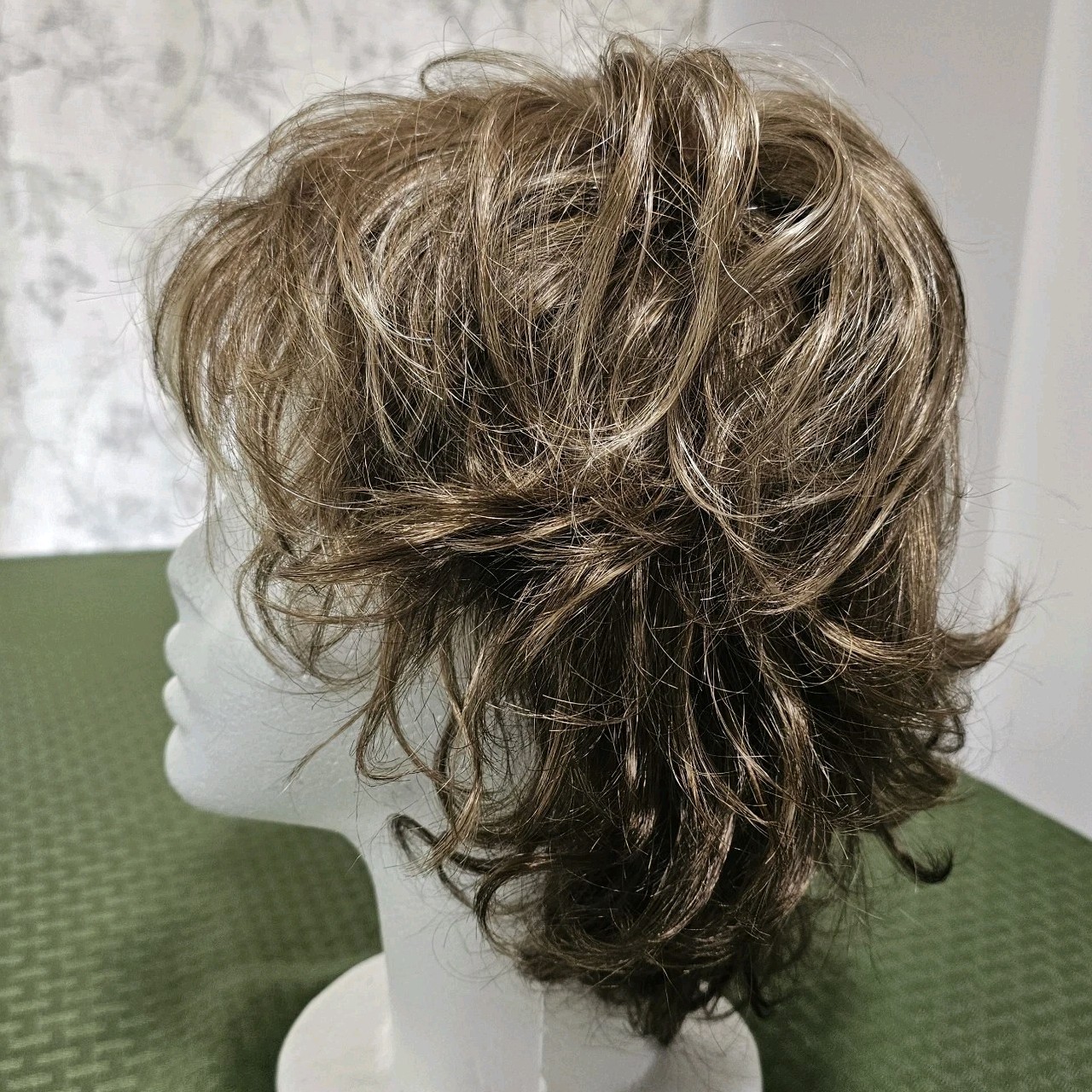 Paula Young Wig Blonde Layers No Part Honey A2719 ALEX Color 12/28 Size Avg