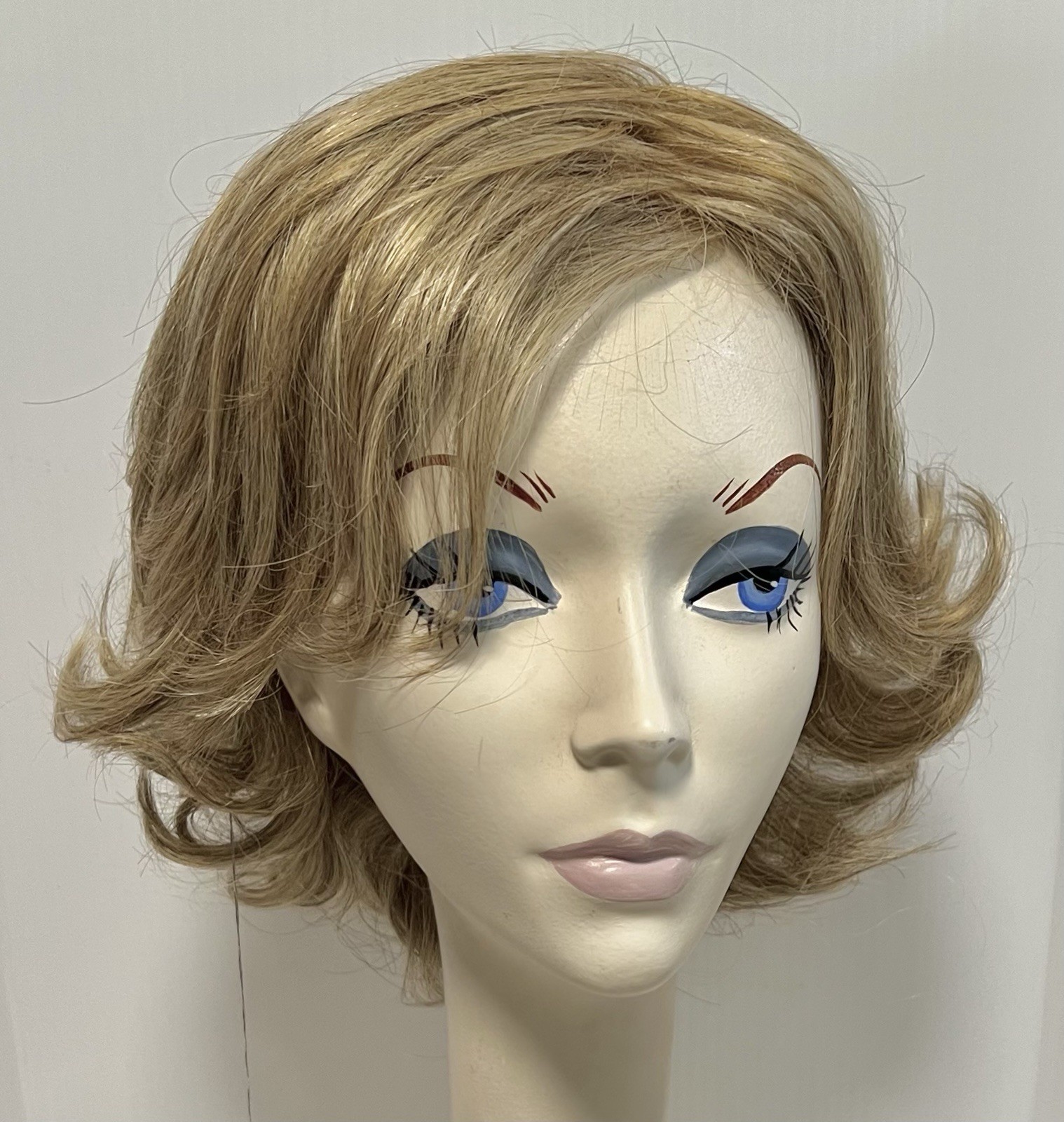NWT JACQUELYN Wig HUMAN HAIR Blend CELEBRITY 123 Blonde Mix Monofilament Top