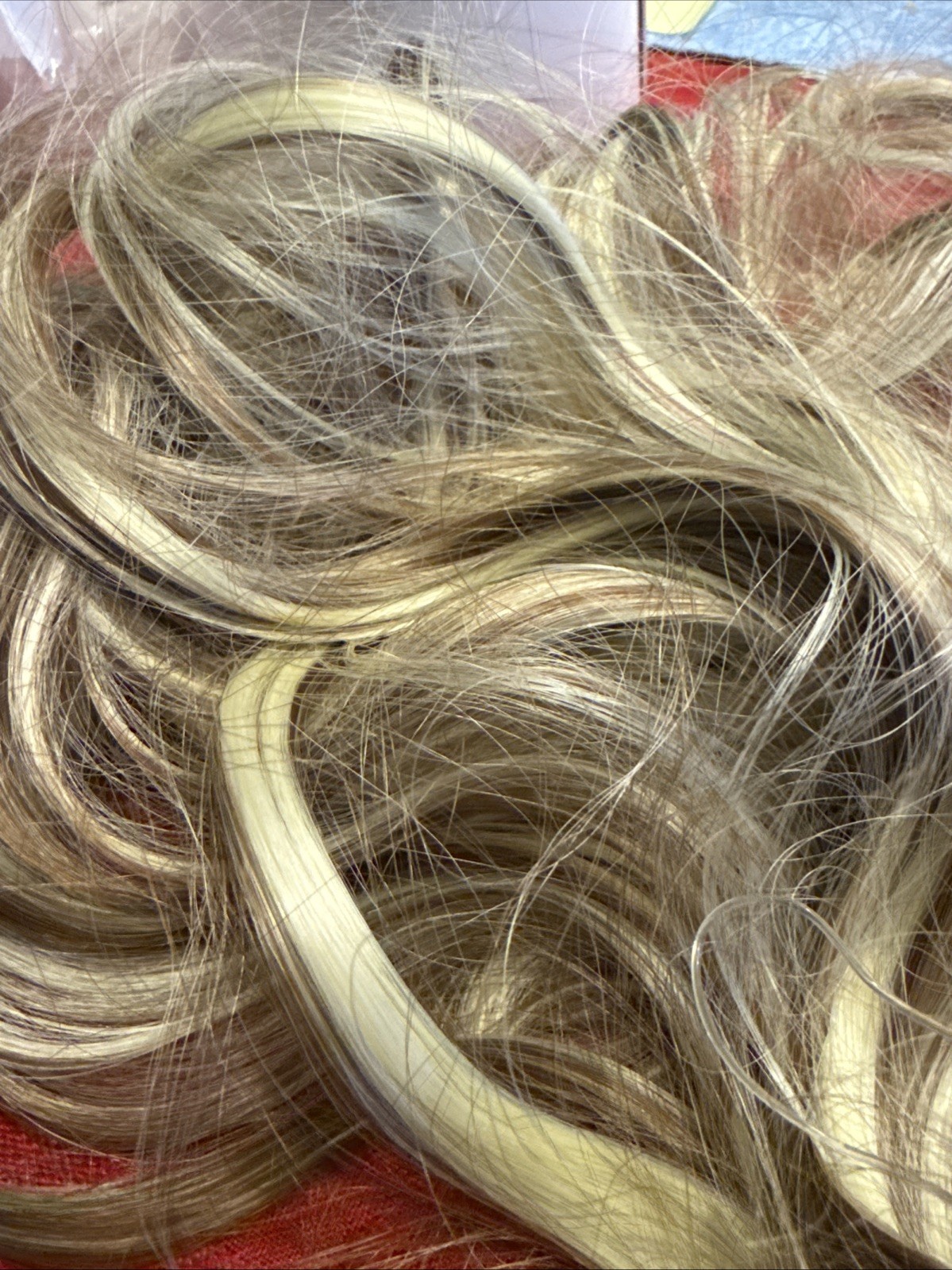 synthetic hair Halo Ash Blonde Light Blonde 22” Very Soft 525
