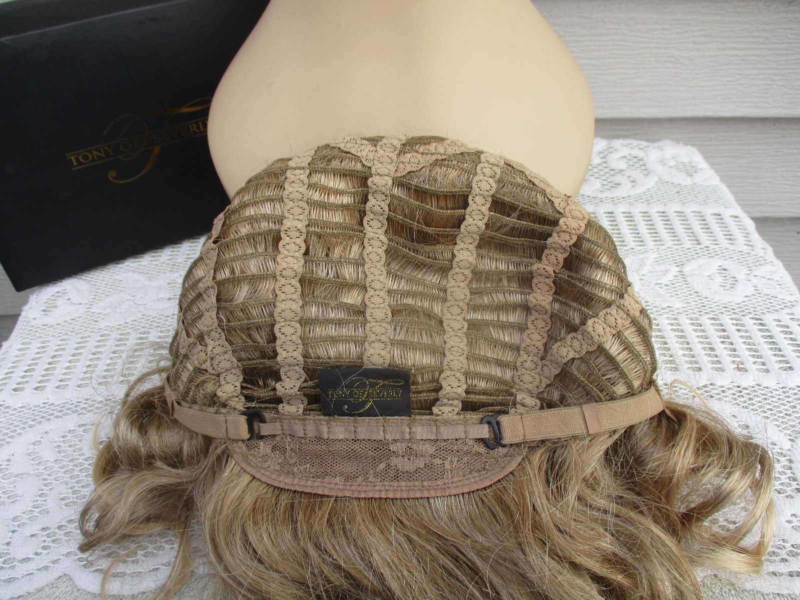 Tony of Beverly Wig MANHATTAN Color MALIBU BLONDE Curly Style UNWORN ?