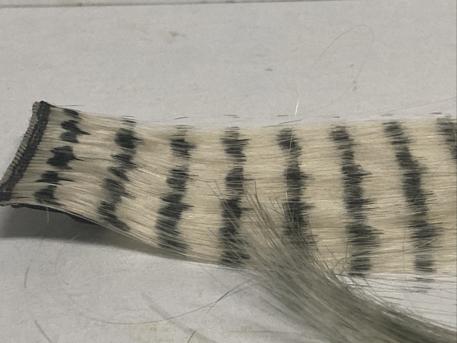 1 PIC HIGH LIGHT CLIP IN FAUX SYNTHETIC FEATHERS 16″ HAIR EXTENSION CLEAR/ BLACK