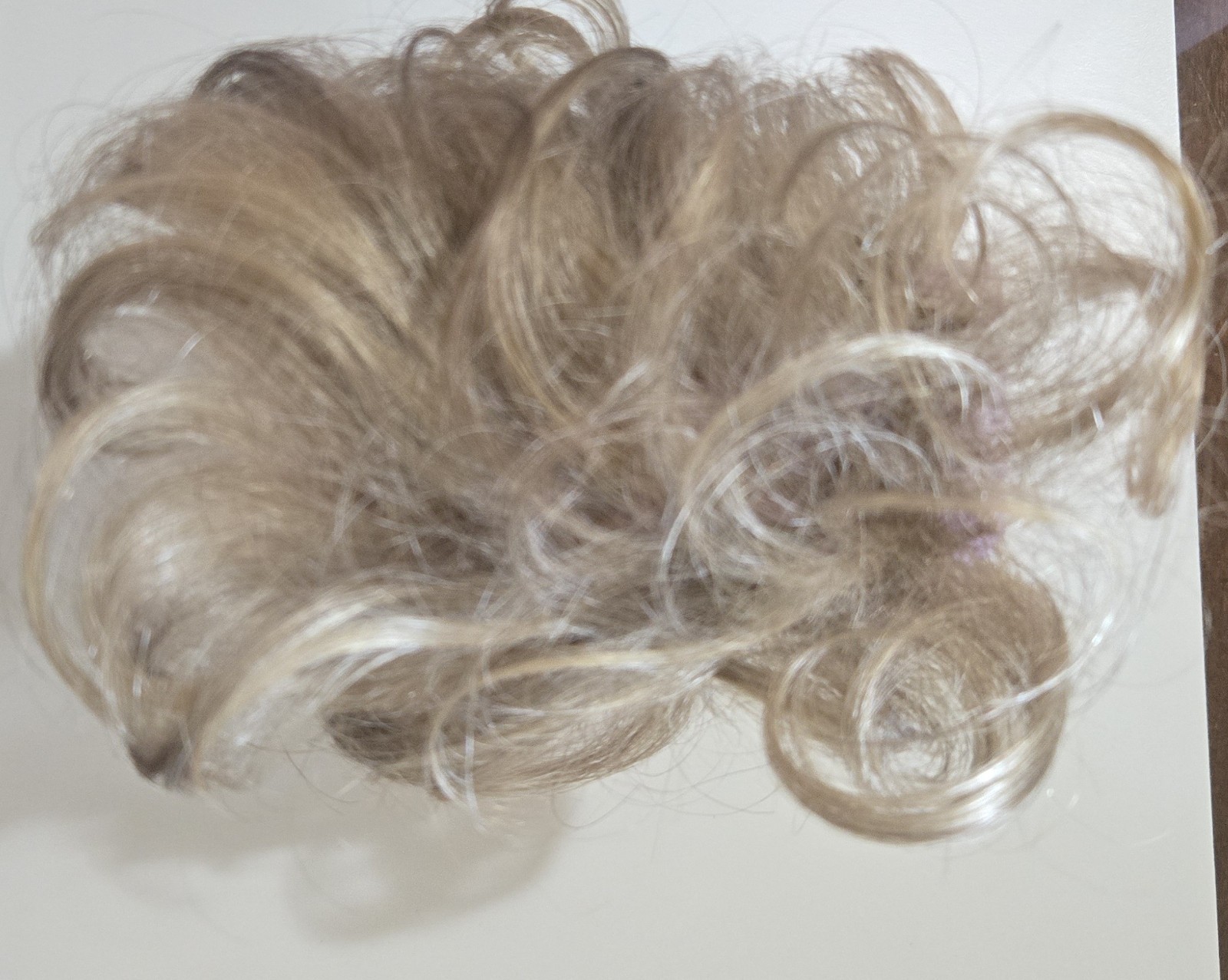NEW PAULA YOUNG Delicate Touch Style A4314 Wiglet/Topper Color 14/26A (blonde)