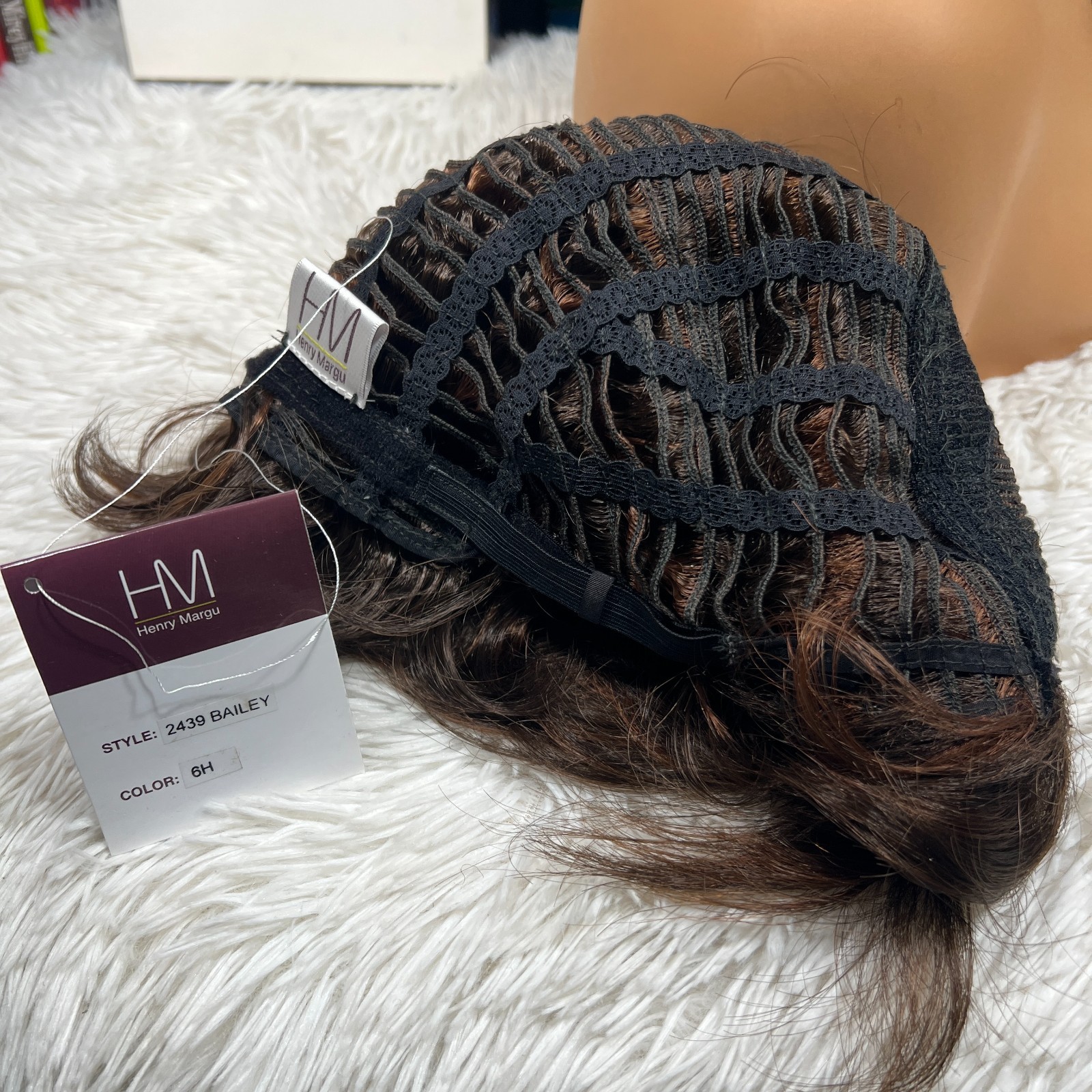 HENRY MARGU WIG BAILEY 6H CHESTNUT BROWN W/ AUBURN HIGHLIGHTS SHORT WIG PIXIE