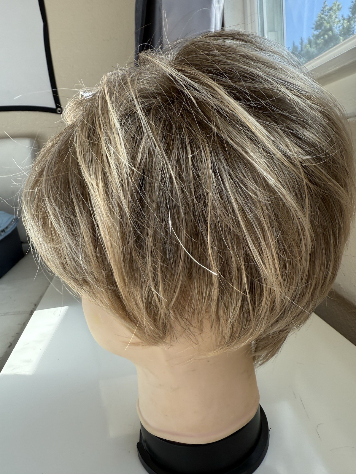 Tony of Beverly Short Layered Synthetic Wig Multi-Tonal Blonde Pre-Owned Japan