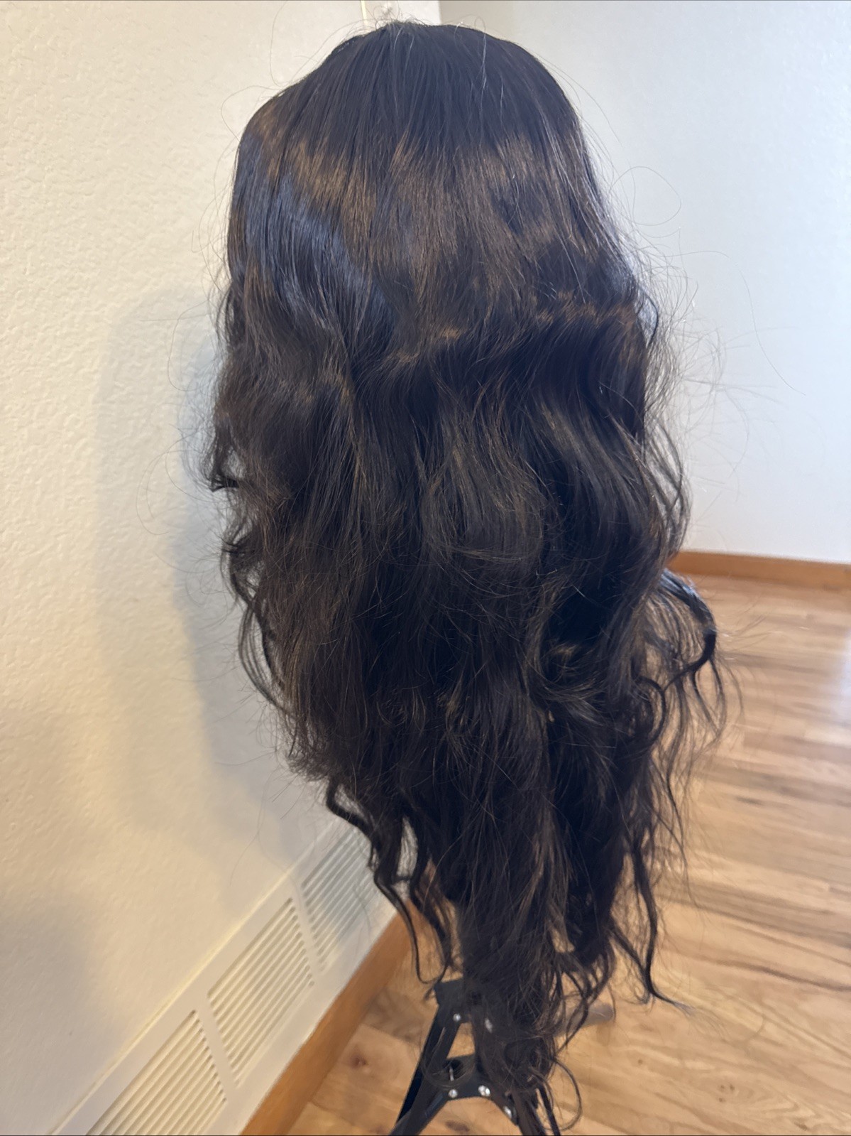 462 Nayoo Wig Synthetic 26 “ 1b Very Soft Natural Part