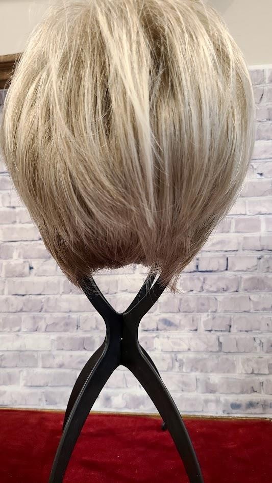 Jon Renau~ Highlighted Light Silvery Blonde Short Layers Wig ~ Super Cute