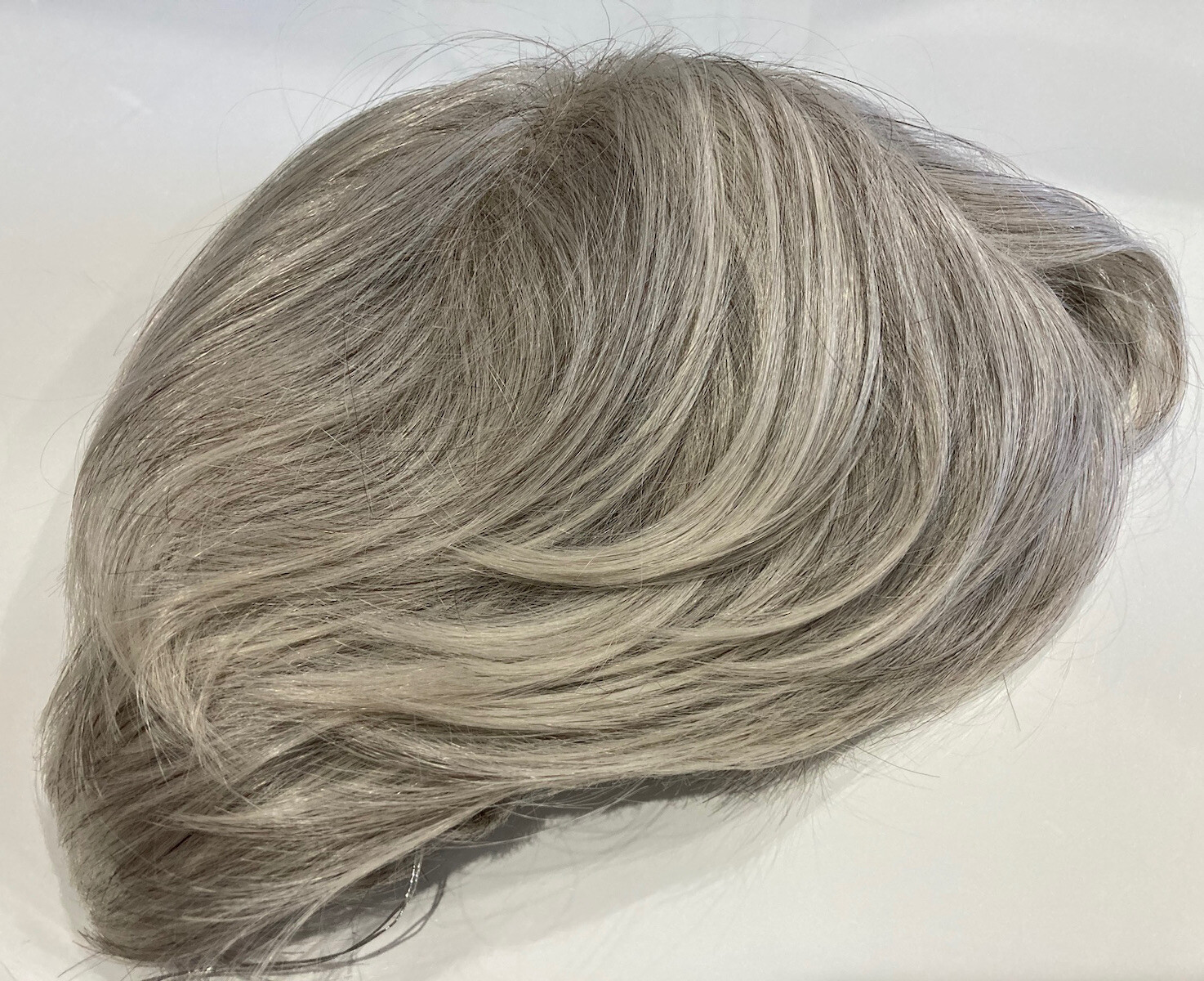 SHATTERED BOB WIG BY HAIRDO R56/60 Silver Light Grey New In Box