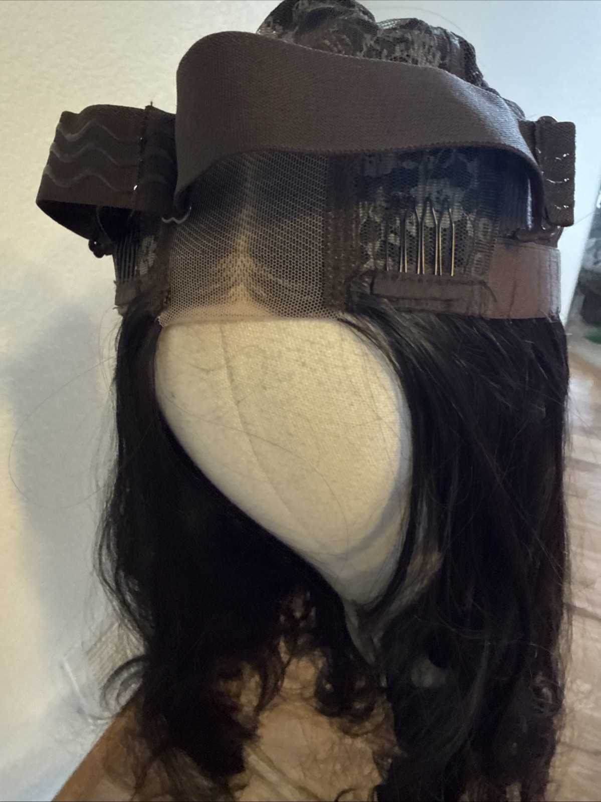 462 Nayoo Wig Synthetic 26 “ 1b Very Soft Natural Part
