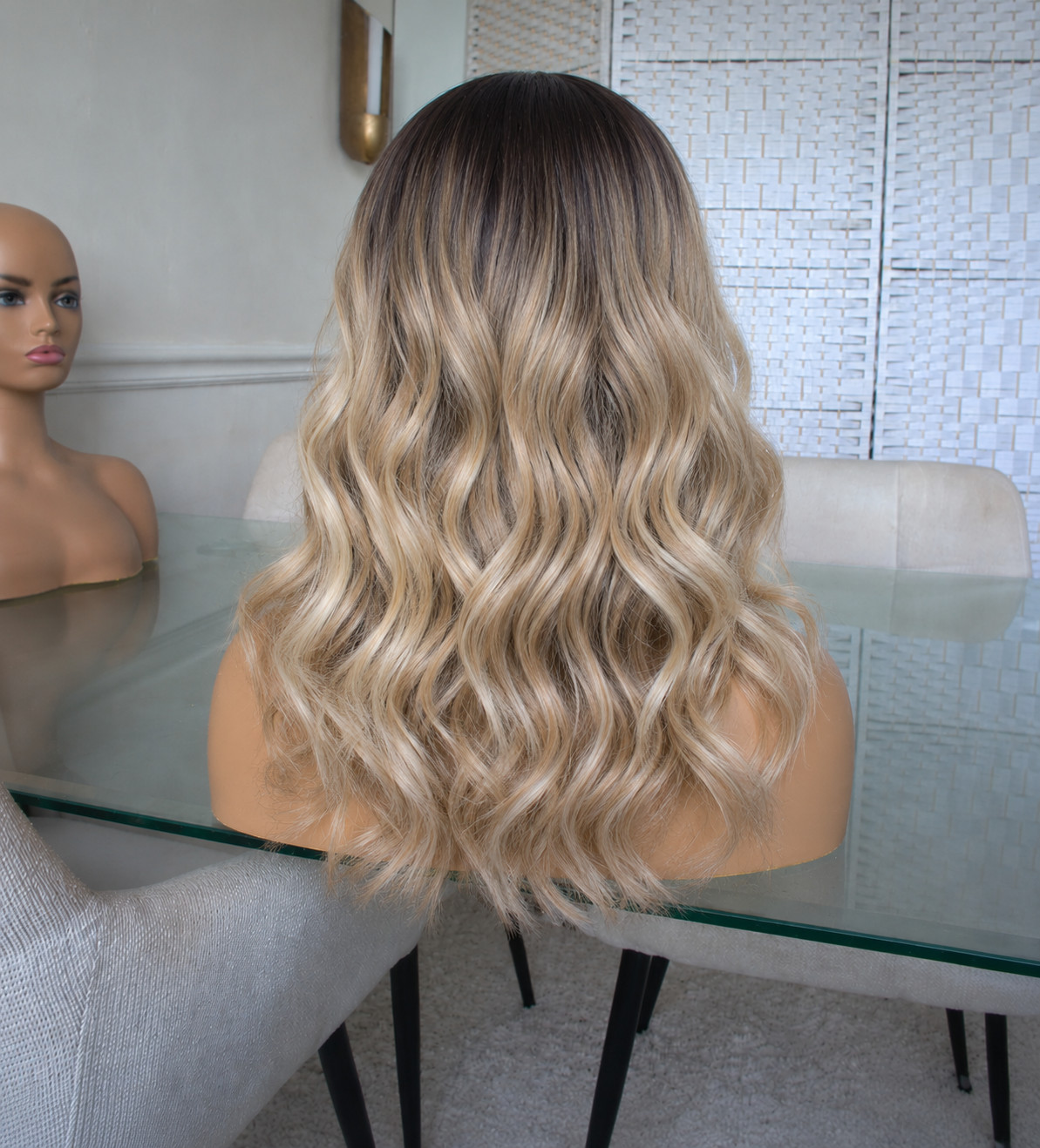 Prachtige Ombré Blonde Synthetische Pruik – 20 Inch | Heat Resistant | T-Part