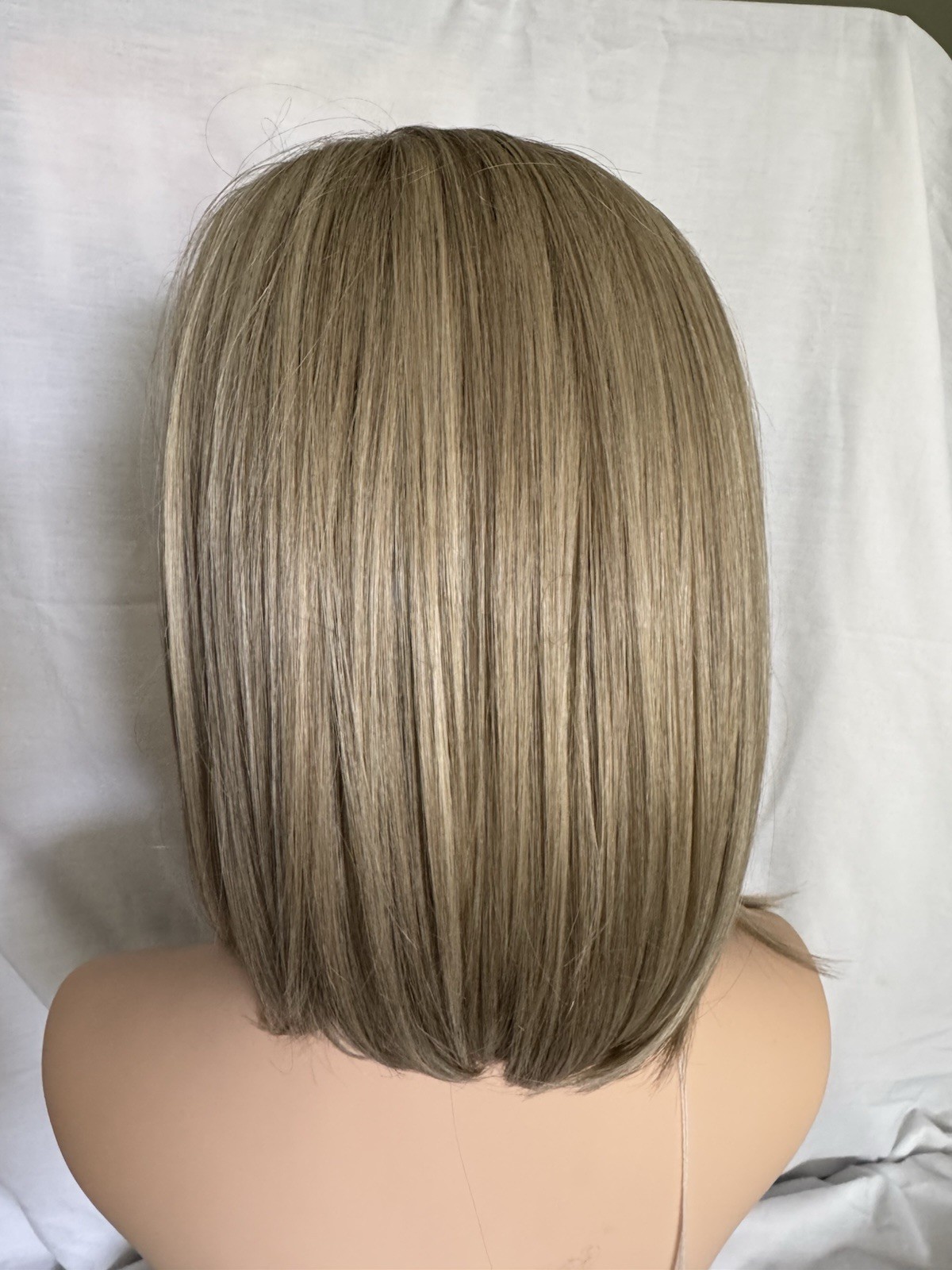 Rene of Paris River Wig Buttercream Blonde BNWT Perfect Below Chin Bob