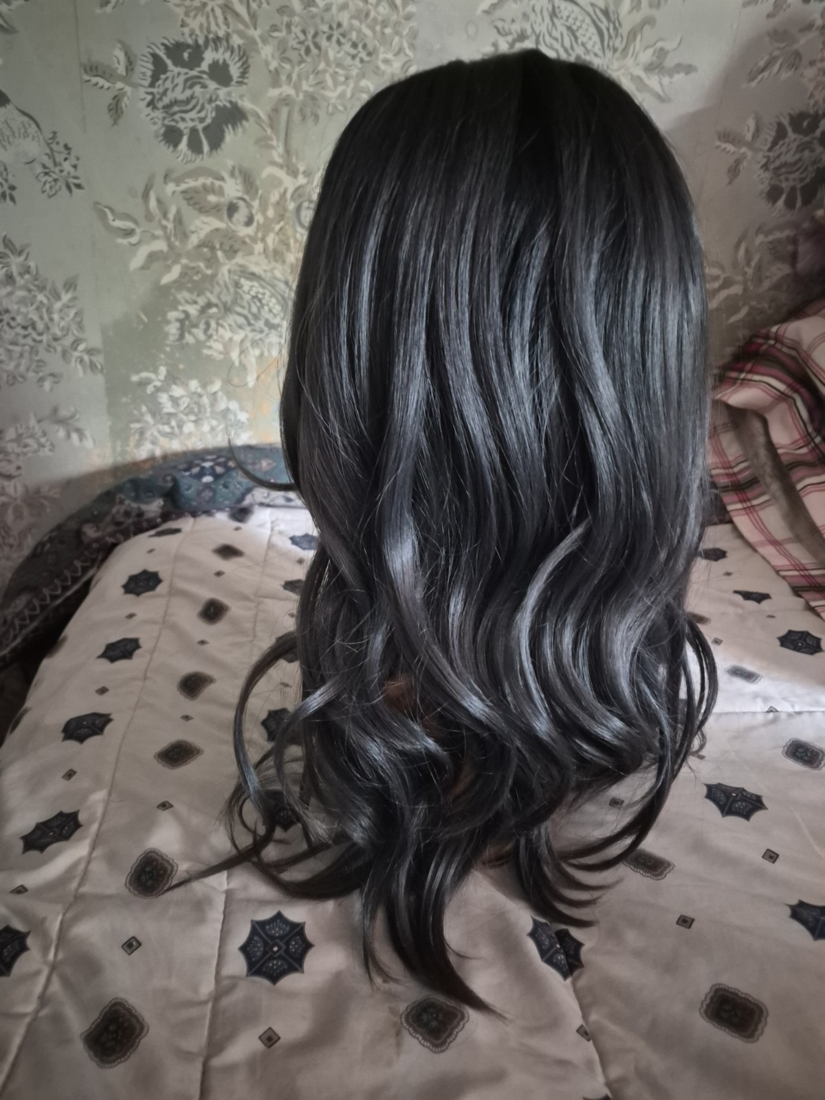 Rene of Paris DIVINE WAVEZ Wavy Layered Synthetic Wig Average Cap NEW Women