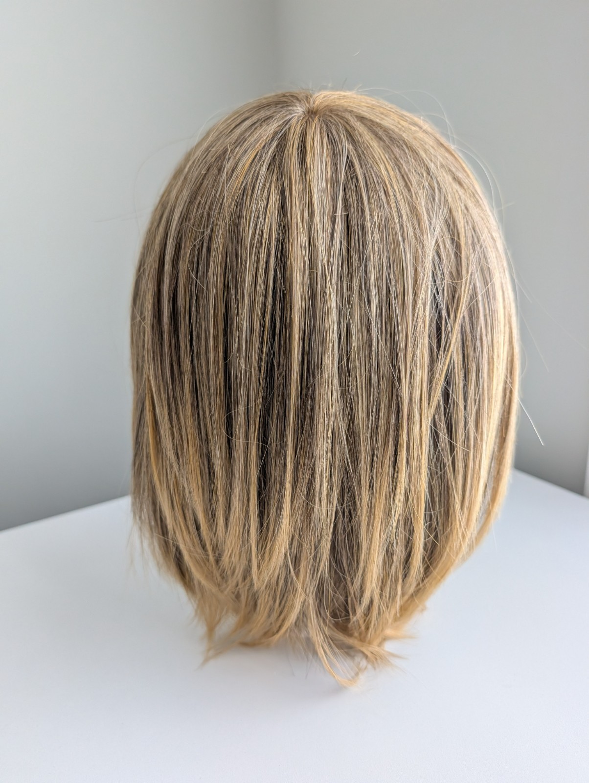 LUXHAIR Lace Front Smooth Shag Light Golden Brown Wig No Box Keralon Light