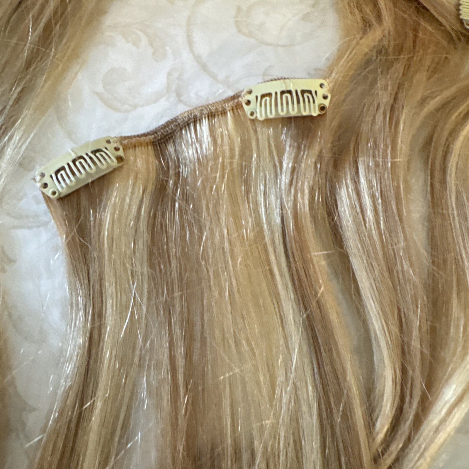 Goo Goo Clip-In Human Hair Extensions 18in Wavy Remy Highlighted Blonde
