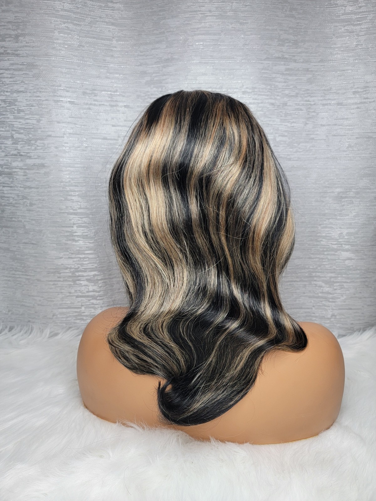 16inch Gorgeous Highlighted, 4×4 Bodywave, 100% Human Hair.