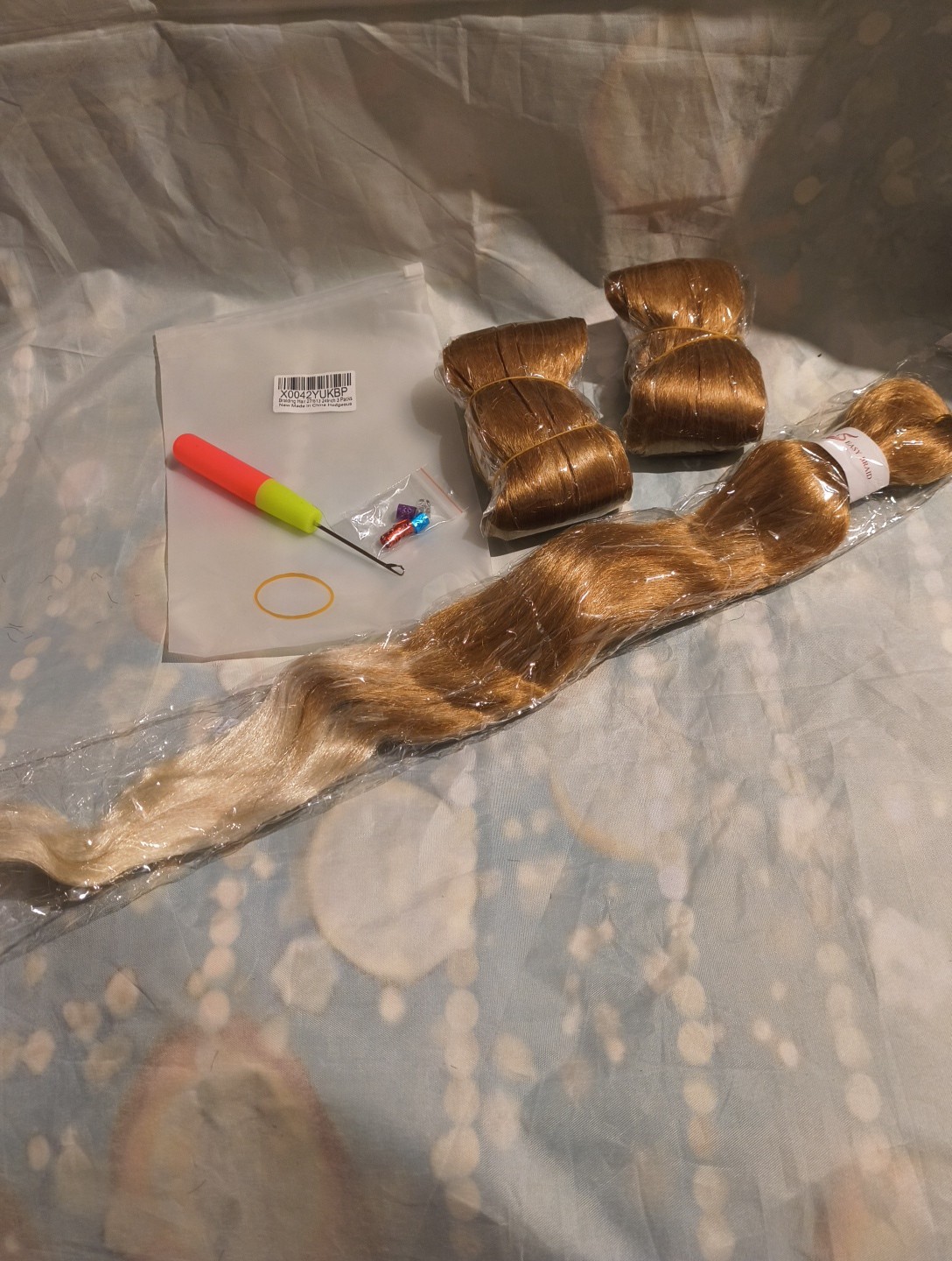 Braiding Hair 24-in Three Packs Sandy Strawberry Blonde Bleach Blonde Ombre Nwt
