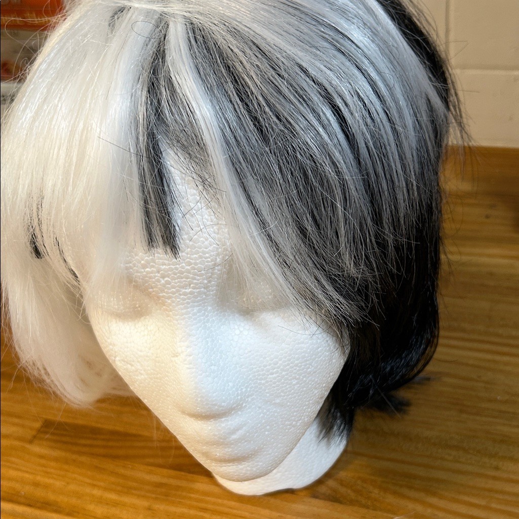 Short Wavy Cruella Deville Wig – Synthetic Black & White wig & DALMATION plushy