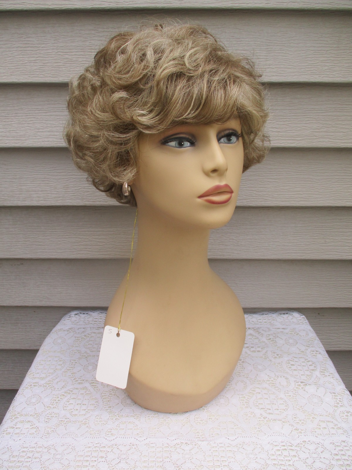 MYSTERY WIG Sz AVERAGE 18/22 LT ASH BROWN/BLONDE FROSTED Wavy/Curly style READ