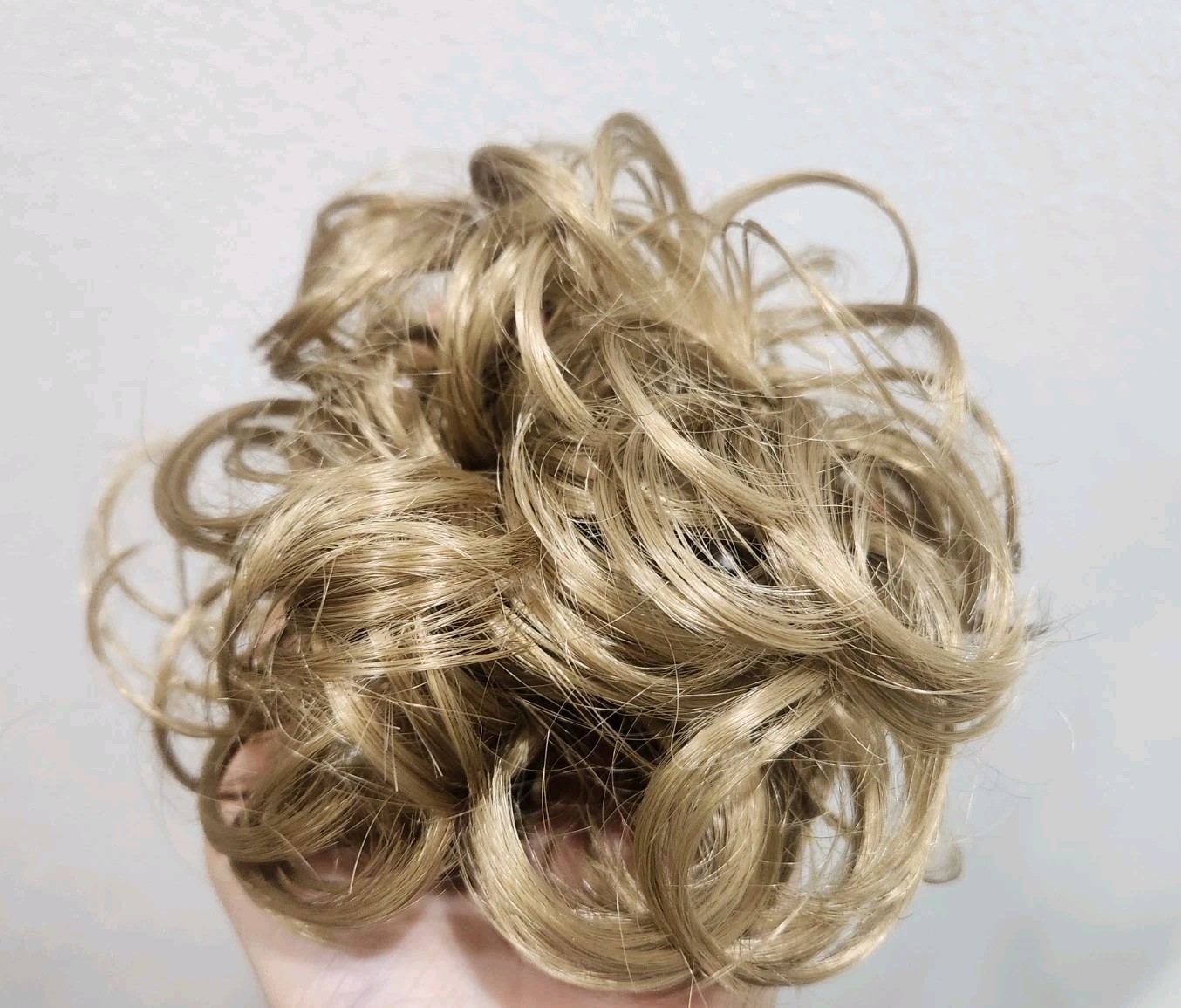 Curly Scrunchie Ponytail Synthetic 3″ 25 Dark Golden Blond Messy Bun