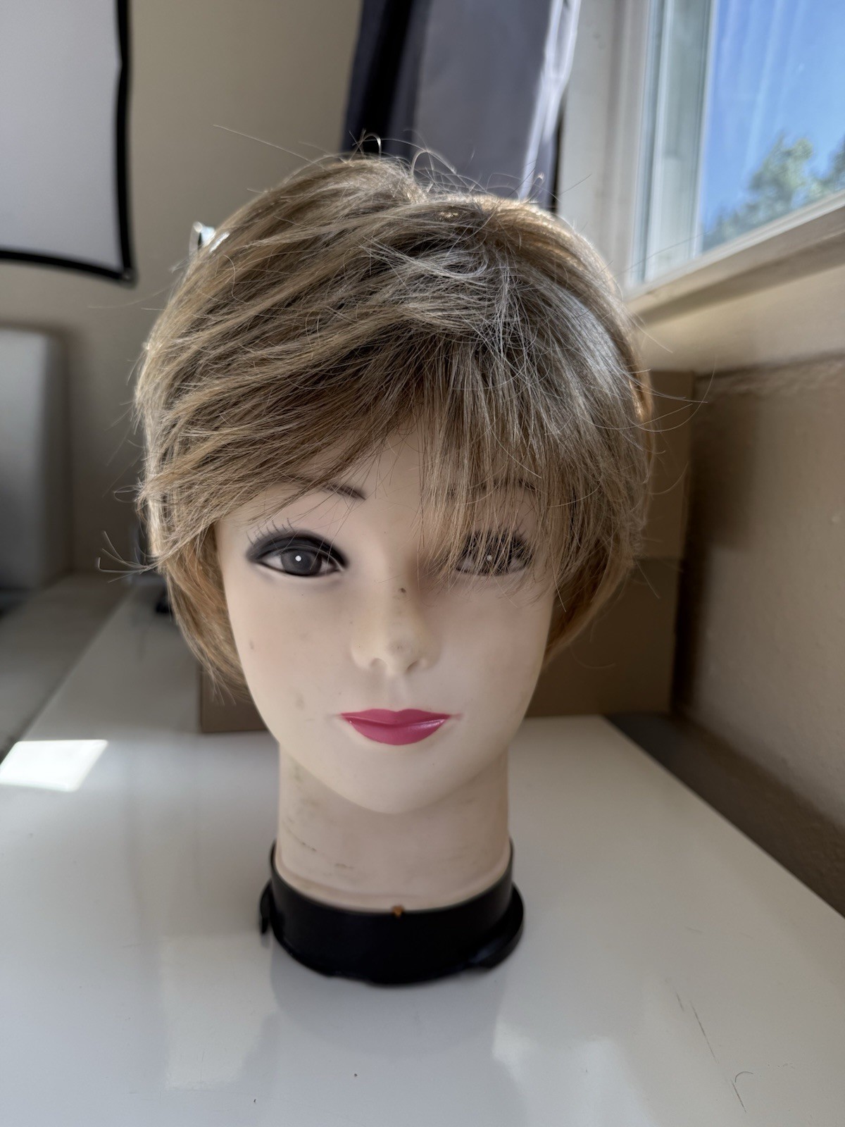Tony of Beverly Short Layered Synthetic Wig Multi-Tonal Blonde Pre-Owned Japan