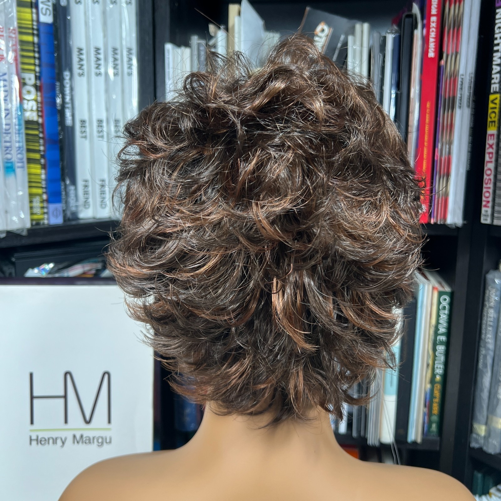 HENRY MARGU WIG BAILEY 6H CHESTNUT BROWN W/ AUBURN HIGHLIGHTS SHORT WIG PIXIE