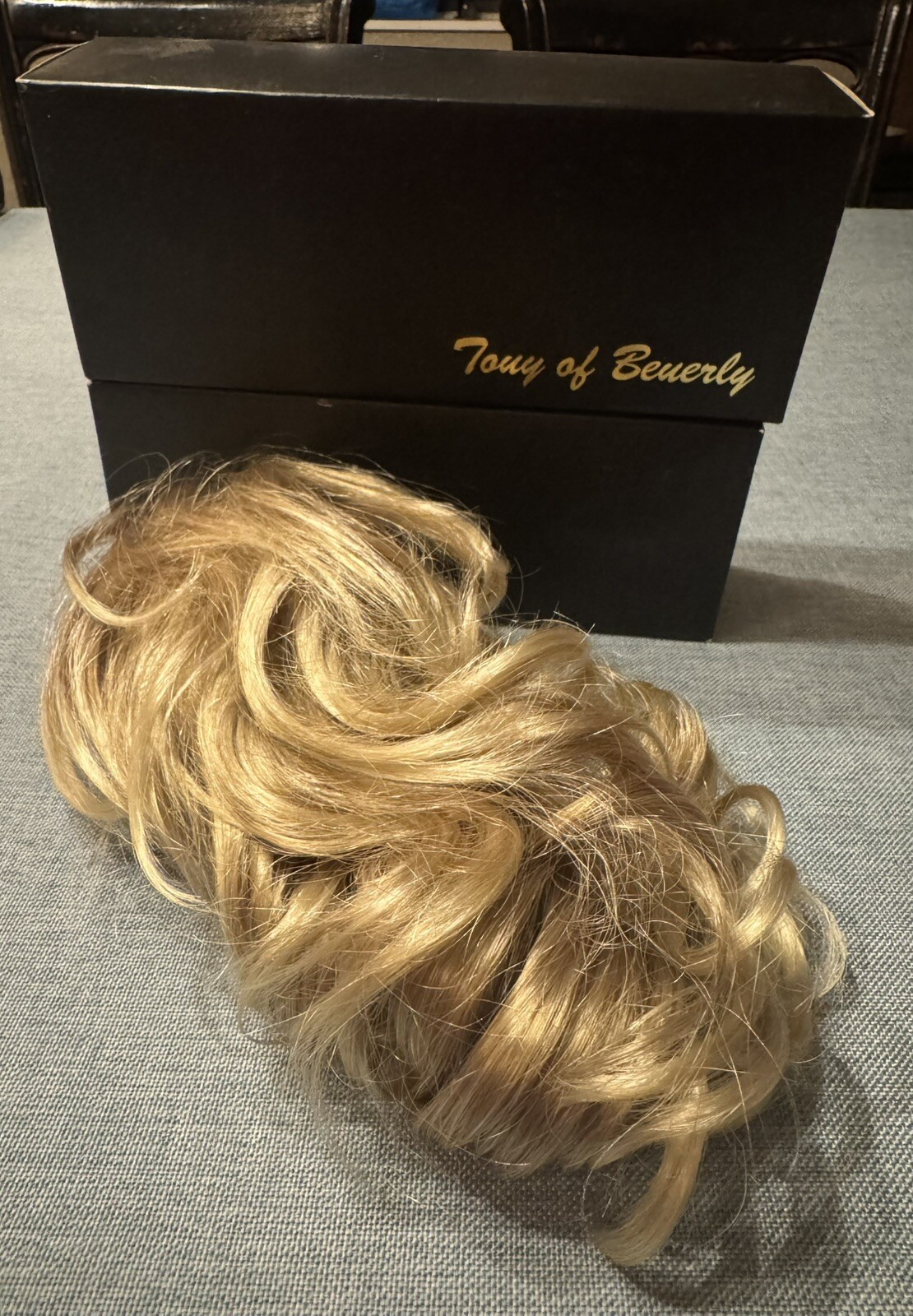 Tony of Beverly Elura Snappy Clip Libby 11″ Curly Ponytail in 24BT18 with Box