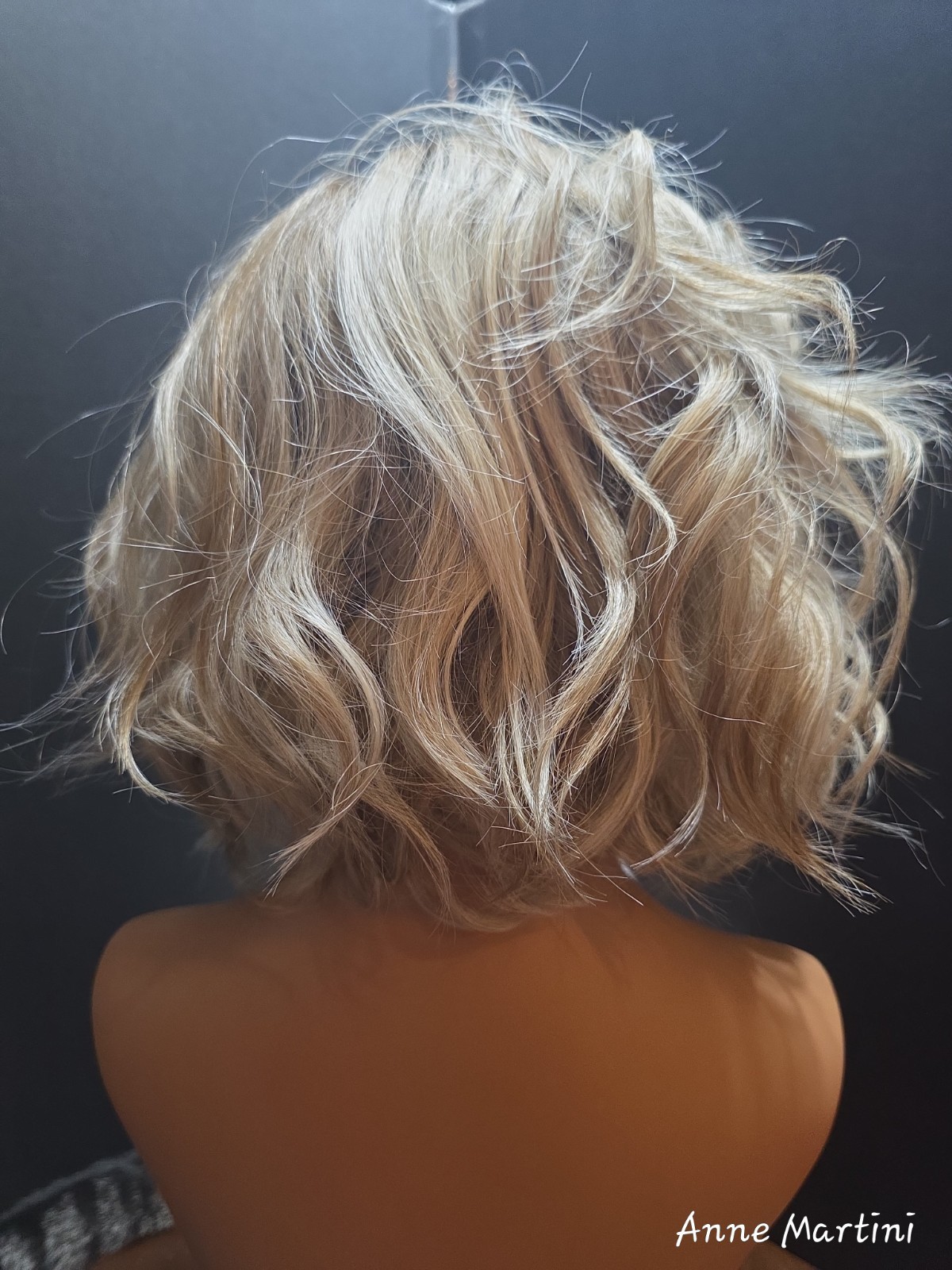 Women’s Lace Front Synthetic Wavy Bob Wig Layered Free-Part Blond