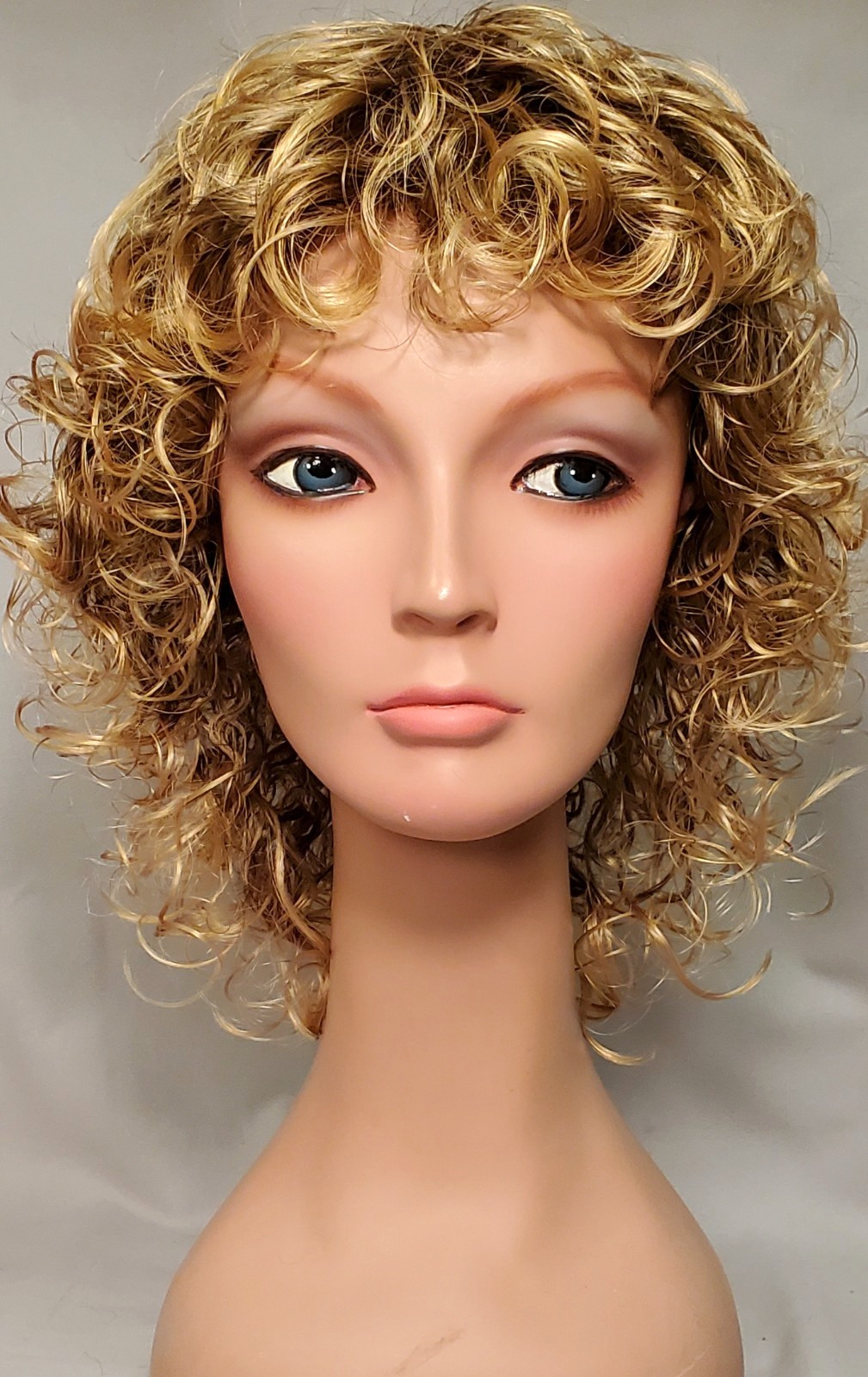 Kapri Tony of Beverly synthetic curly wig Color 24BT18 NWOT display