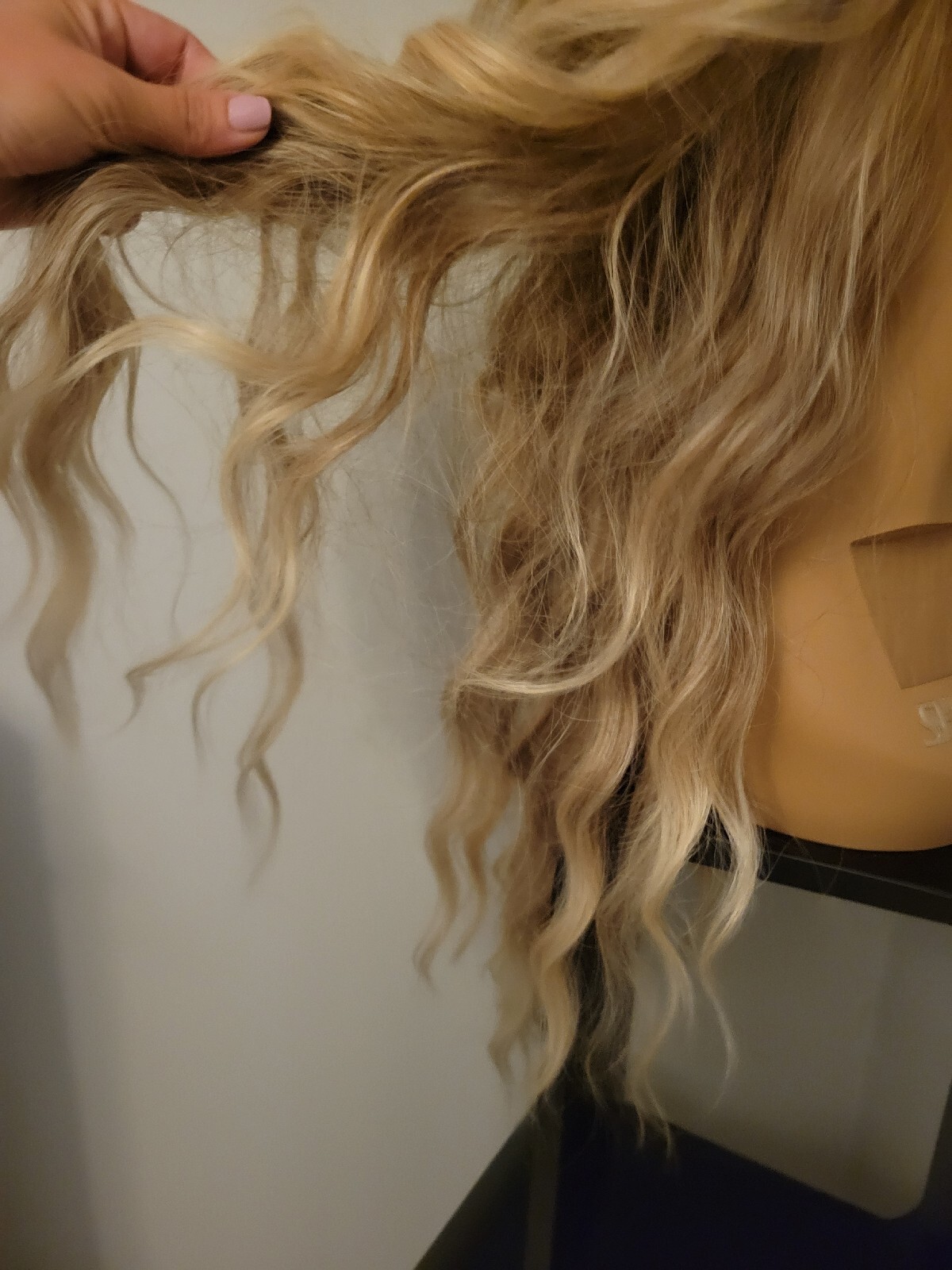 28″ VOLUMINOUS LONG GOLDEN HIGHLIGHTS BLONDE DIRTY BLONDE WAVY WIG NEW