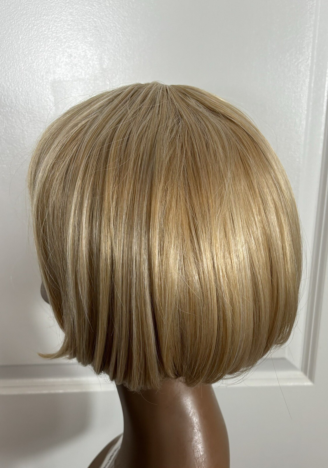 NEW Synthetic Wig Golden Blonde Chin Length Bob Bangs Skin Part Size Average 1-3