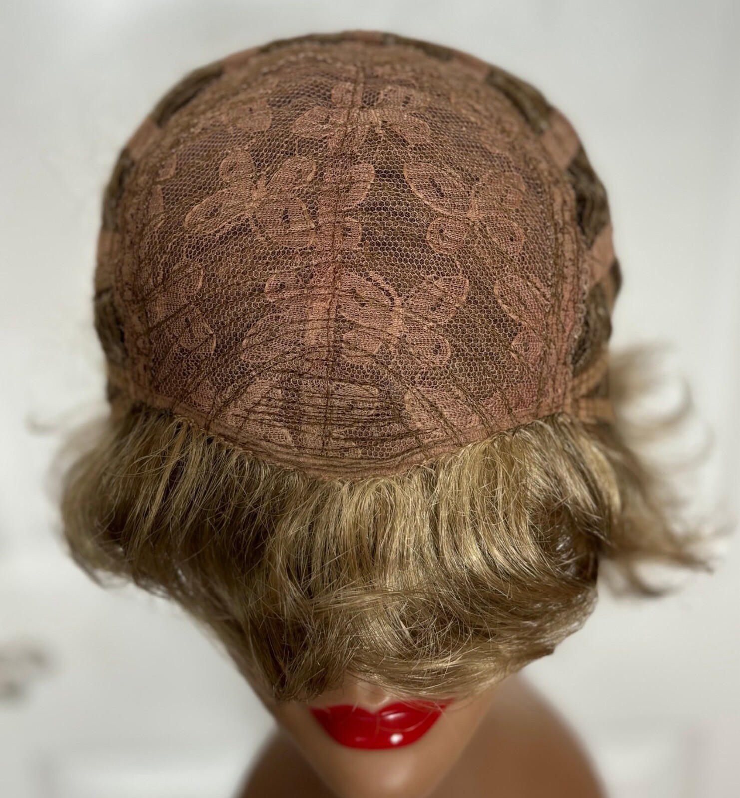 Celebration Wig Synthetic Brownish Blonde Wavy Layers SZ Average Clean GUC 10-18