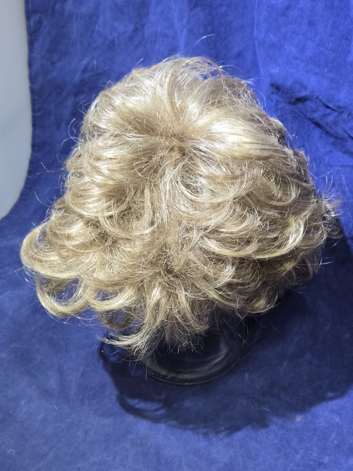The Wig Company Tiffany Wig 18/22 Ash Blonde Frost Short Curly Voluminous TWC