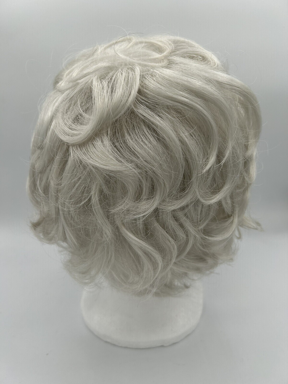 Paula Young Elise-A Wig Style A2071 Layered White Color 60 Size A NEW NWT